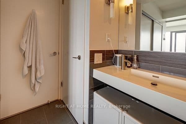 70 Distillery Lane, Unit 805 thumbnail 15