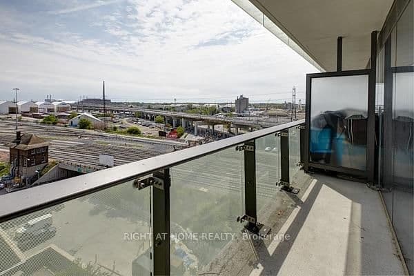 70 Distillery Lane, Unit 805 thumbnail 18