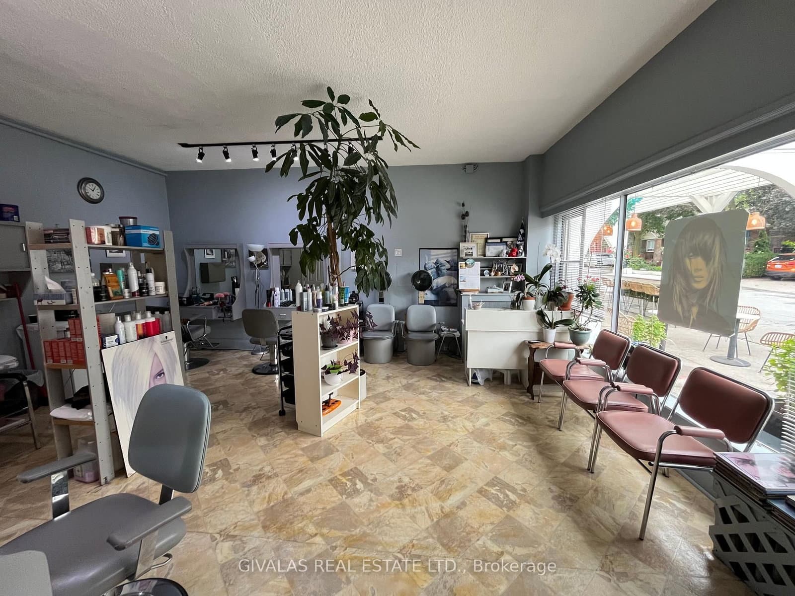 465 Manor Road E, Unit B thumbnail 3
