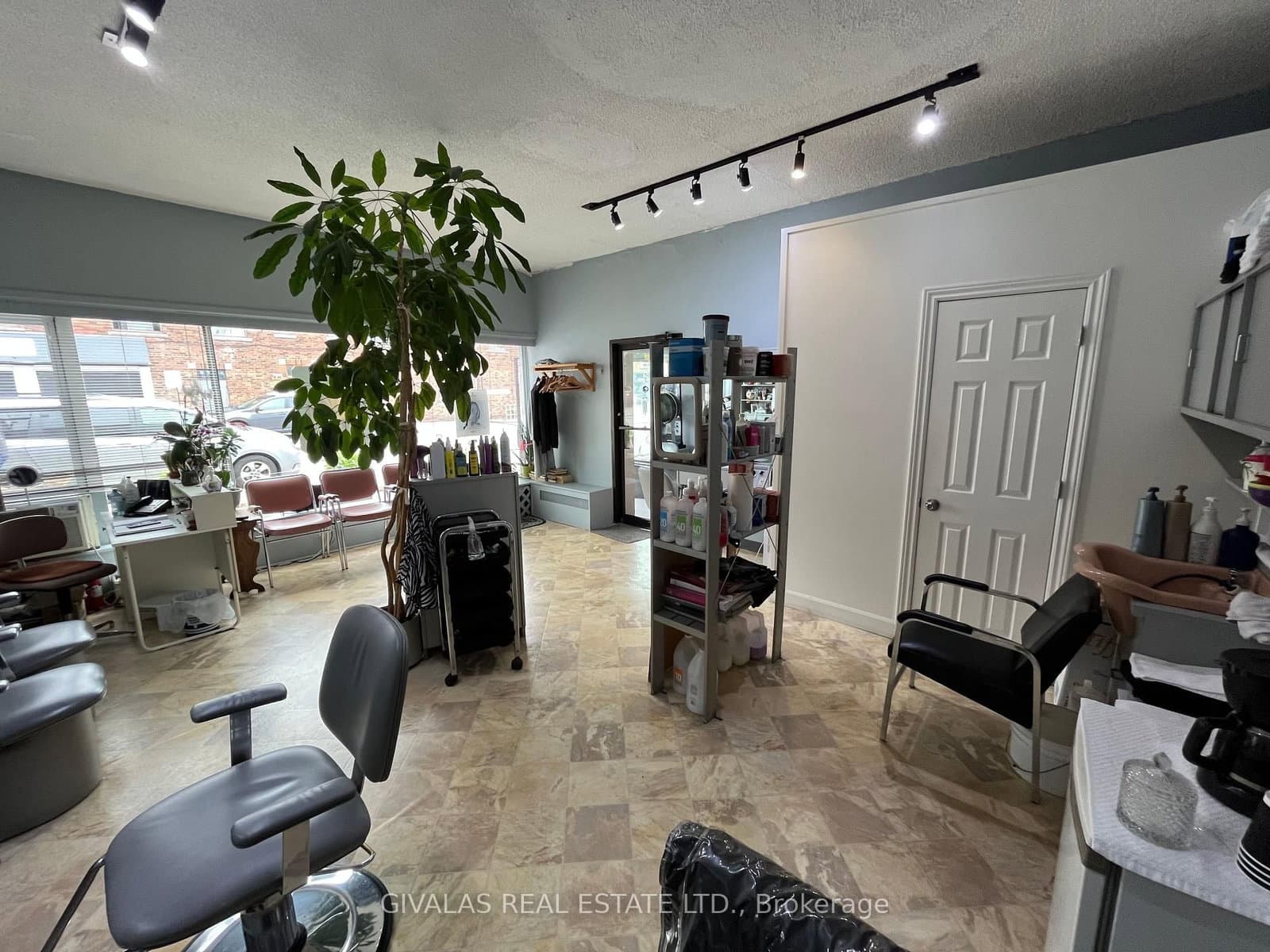 465 Manor Road E, Unit B thumbnail 6