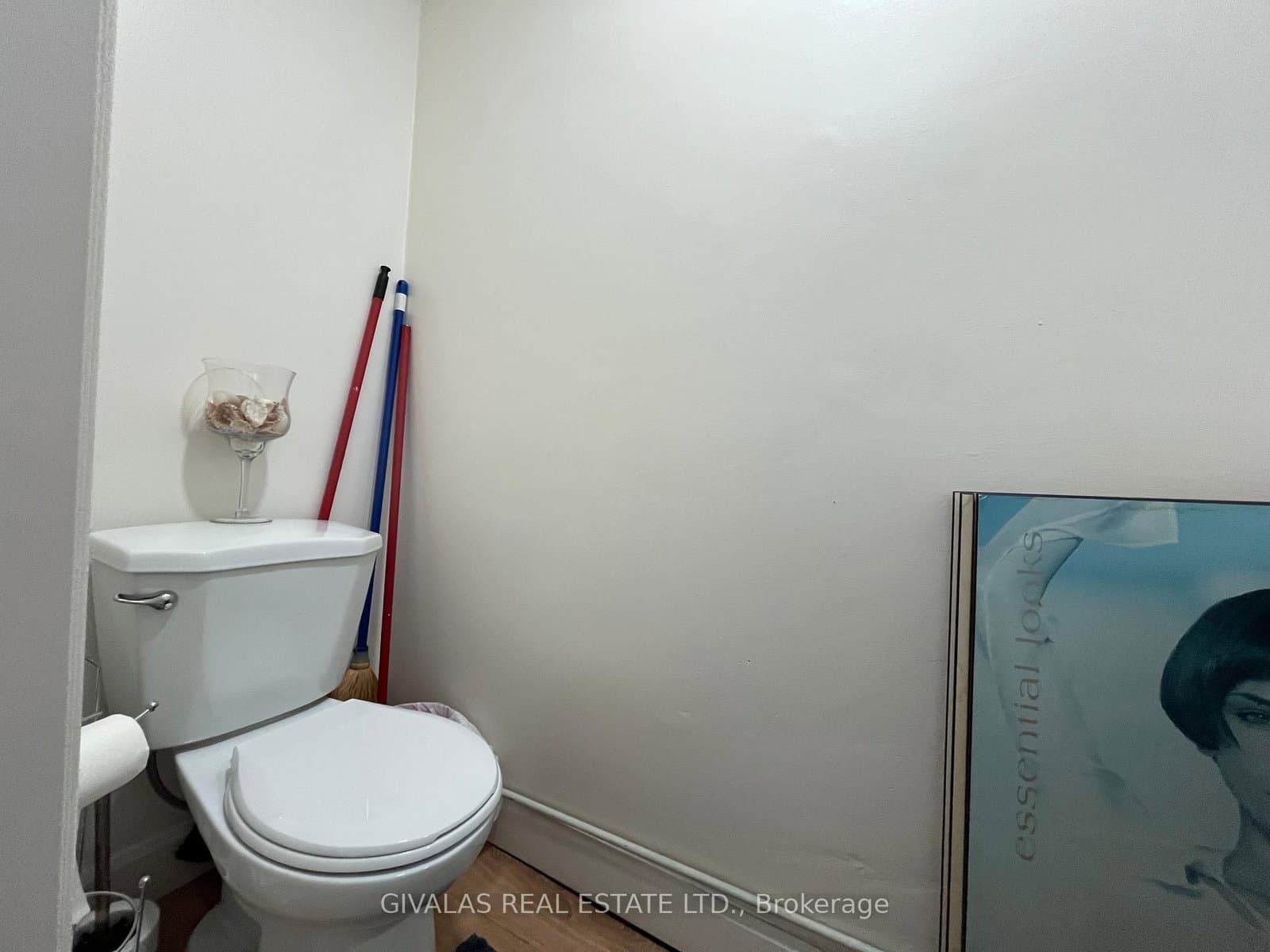 465 Manor Road E, Unit B thumbnail 8