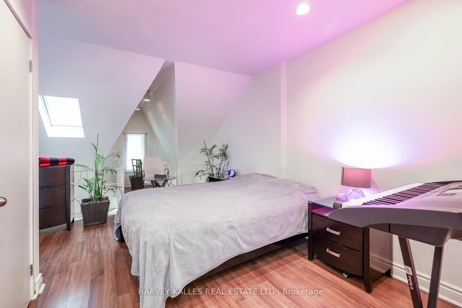 530 Richmond Street W thumbnail 11