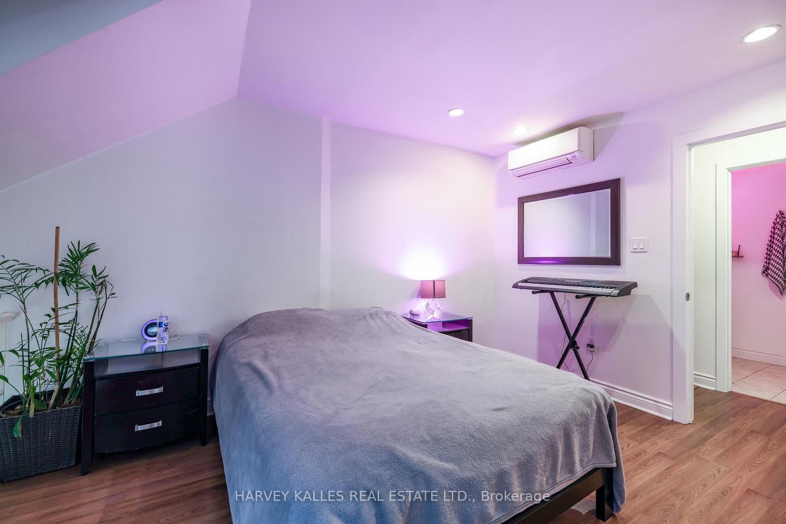530 Richmond Street W thumbnail 15