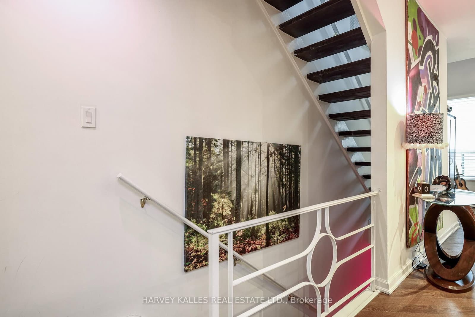 530 Richmond Street W thumbnail 2