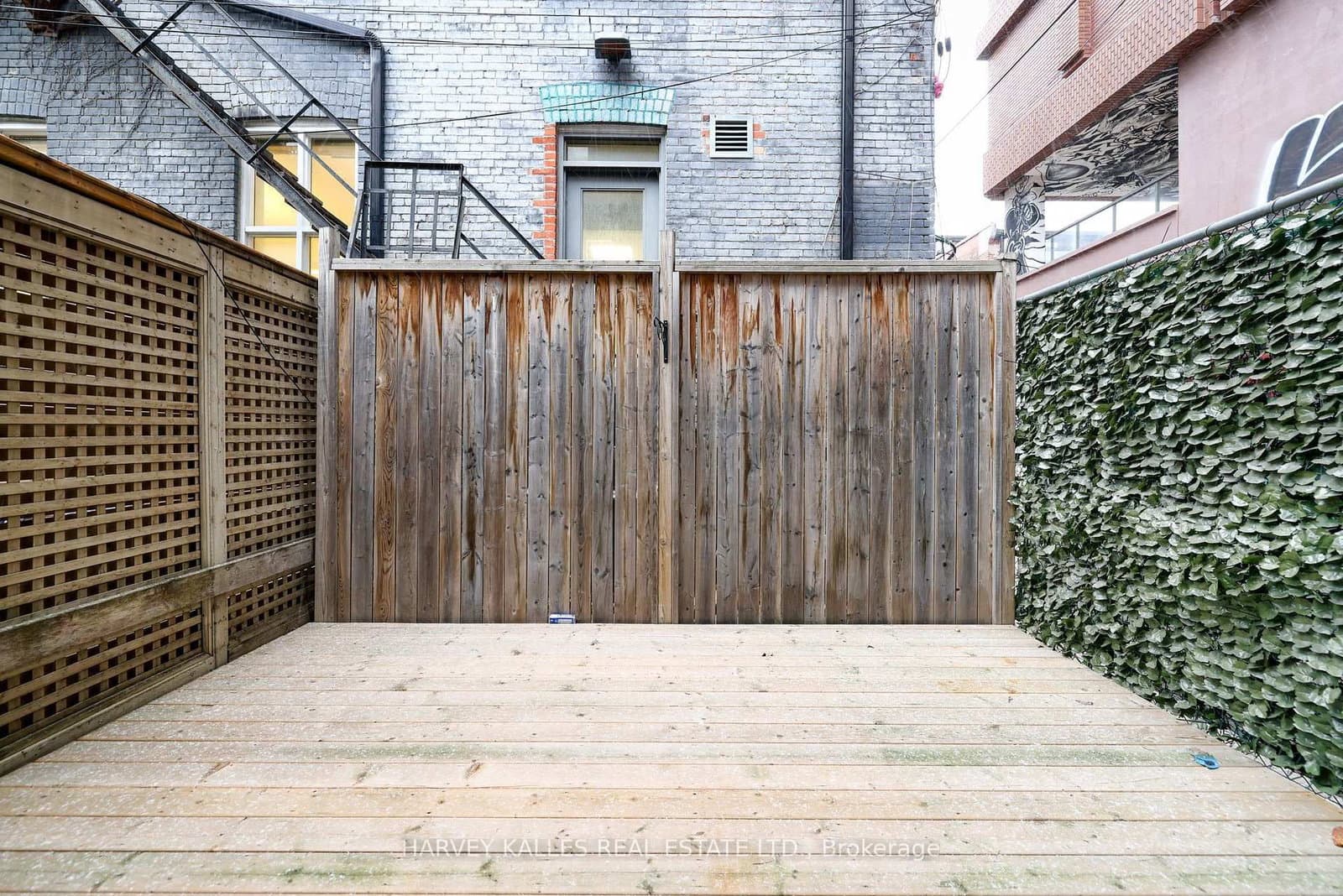 530 Richmond Street W thumbnail 31