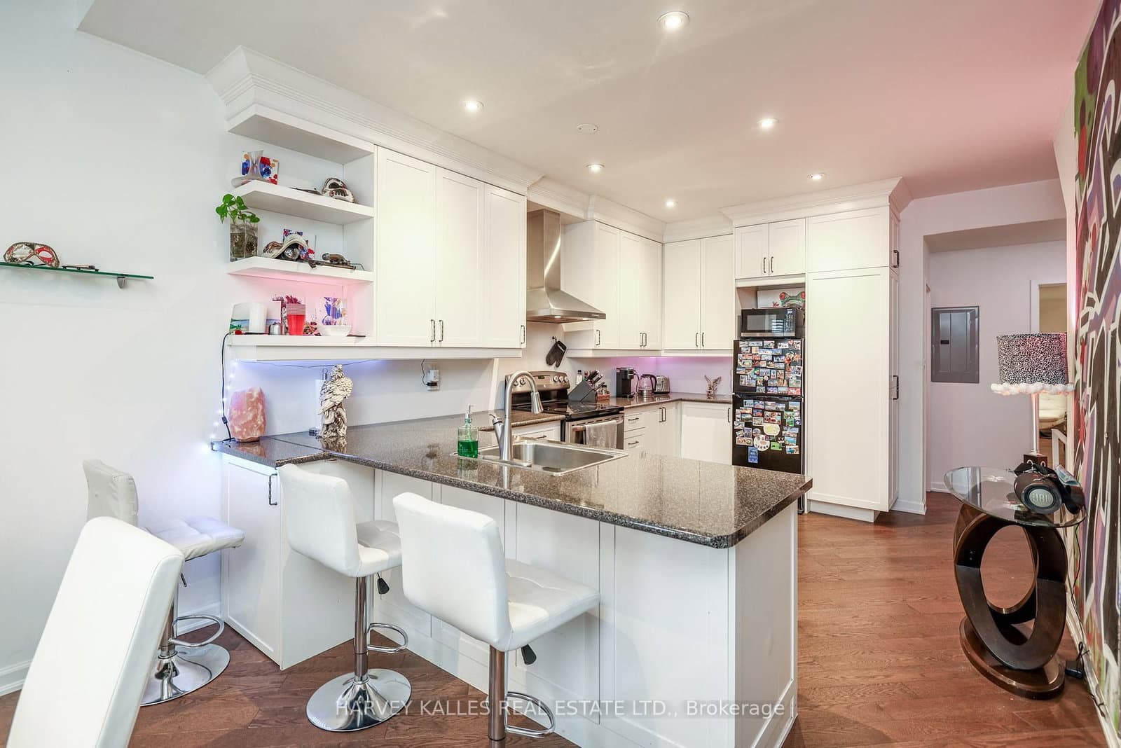 530 Richmond Street W thumbnail 6