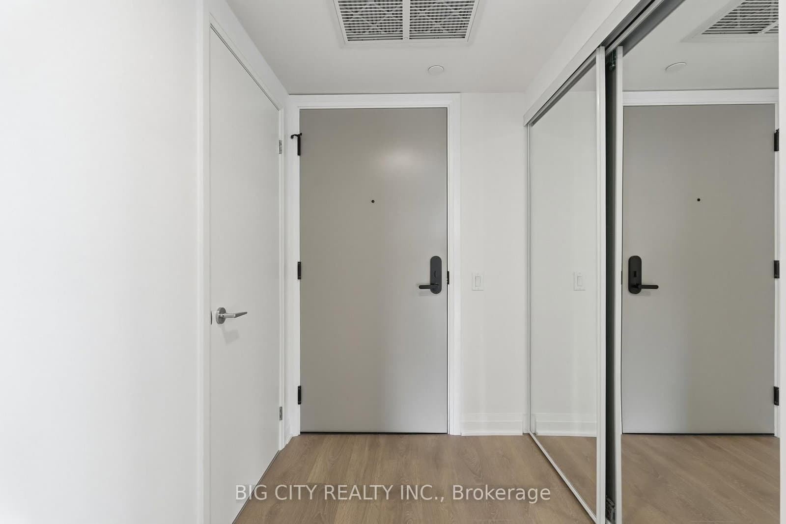 25 Frederick Todd Way, Unit 902 thumbnail 5