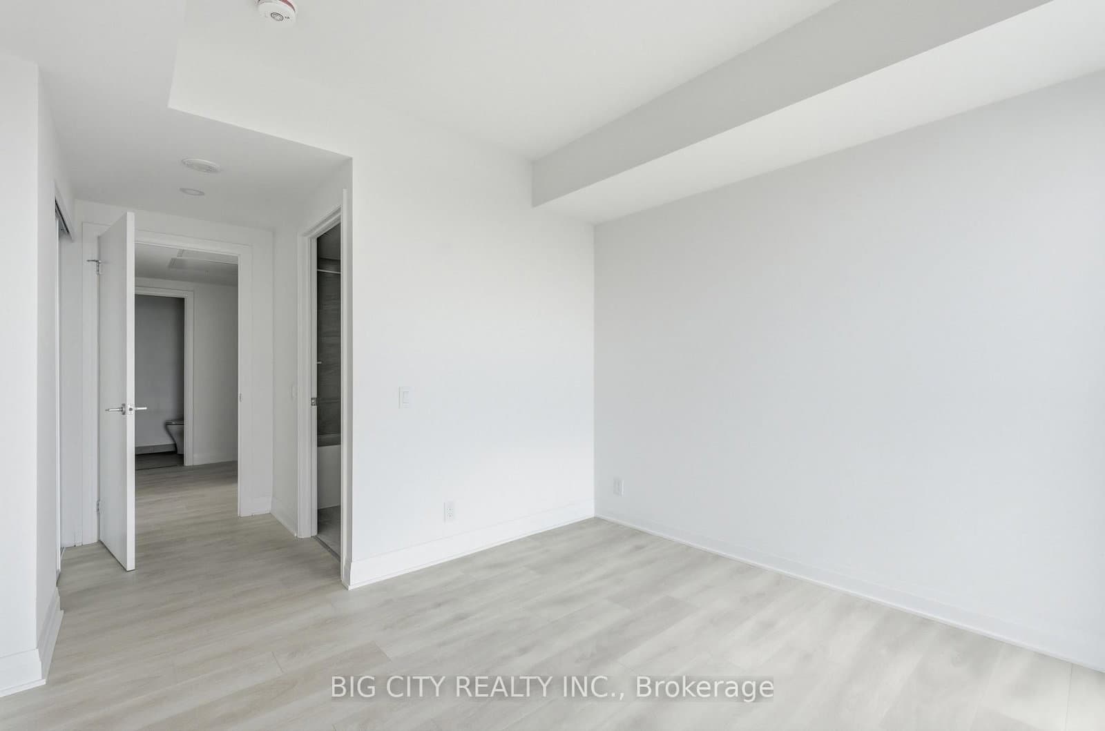 25 Frederick Todd Way, Unit 1502 thumbnail 18