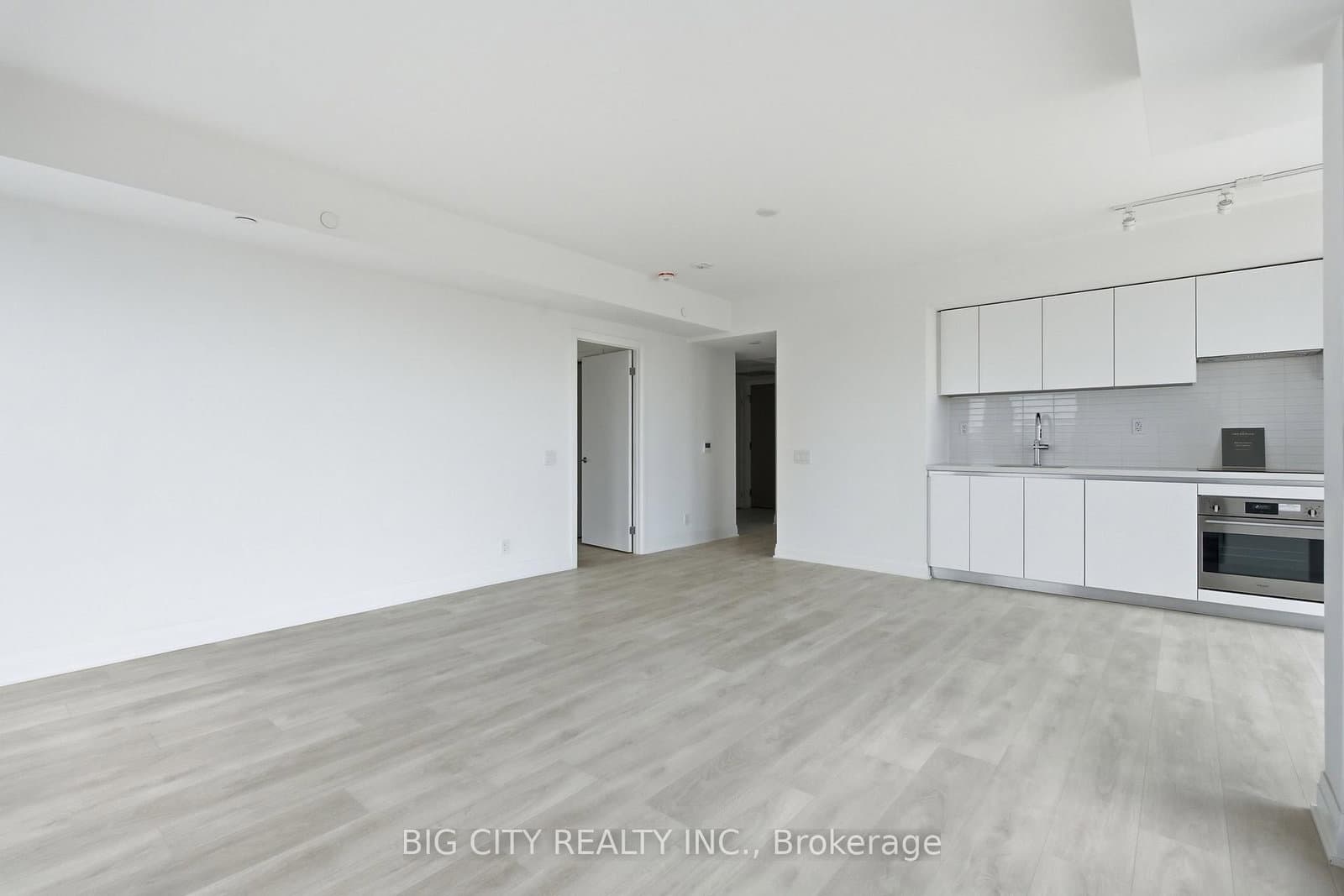 25 Frederick Todd Way, Unit 1502 thumbnail 8