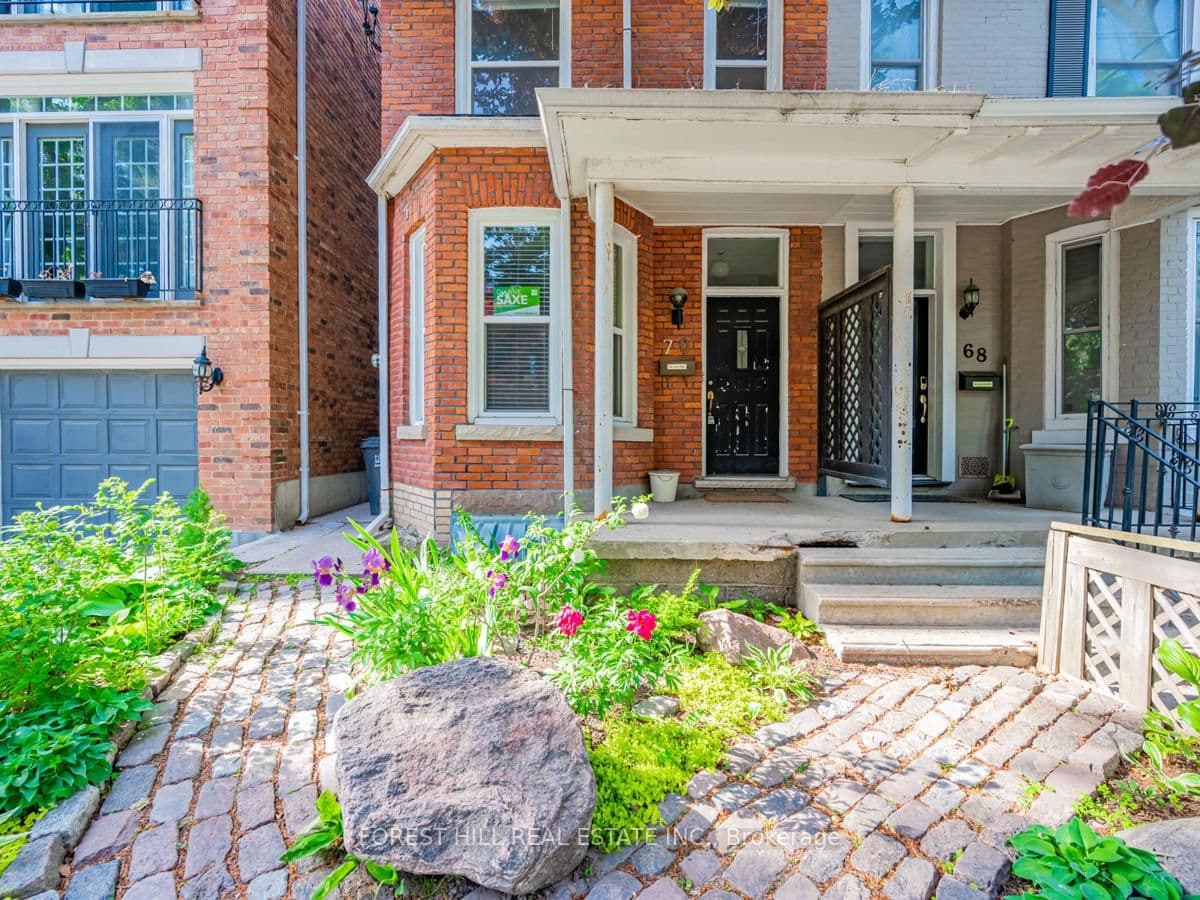 70 Macpherson Avenue, Unit Upper thumbnail 3