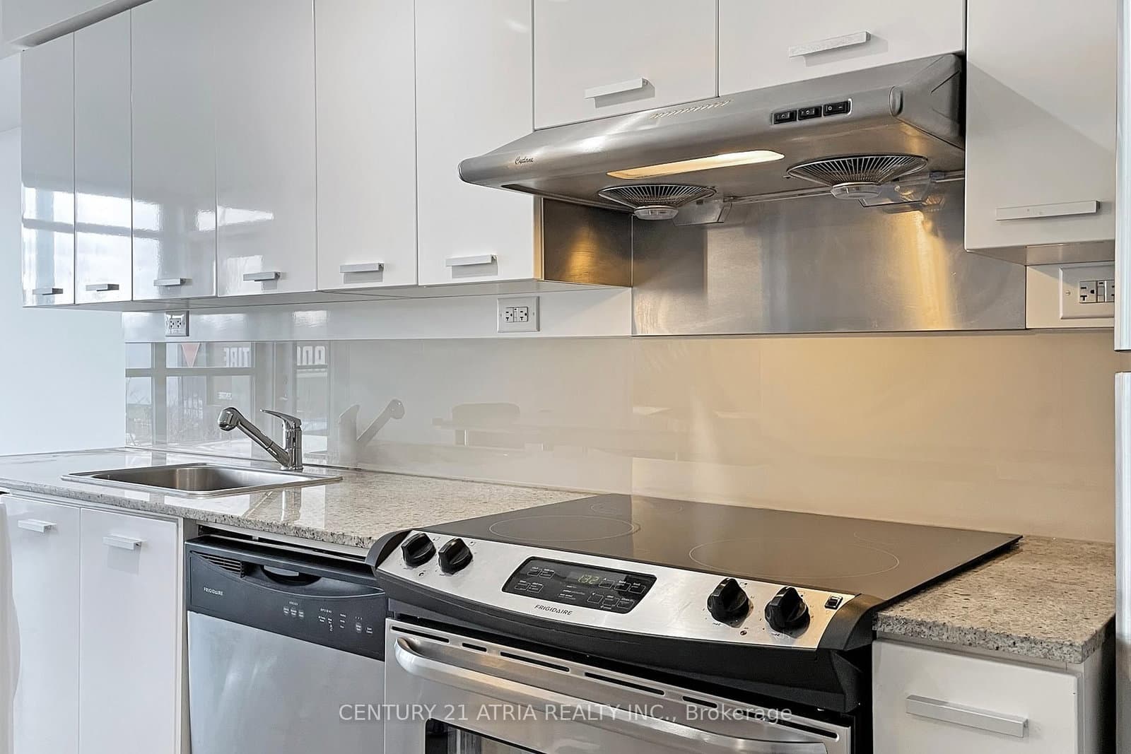 19 Singer Court, Unit 310 thumbnail 11