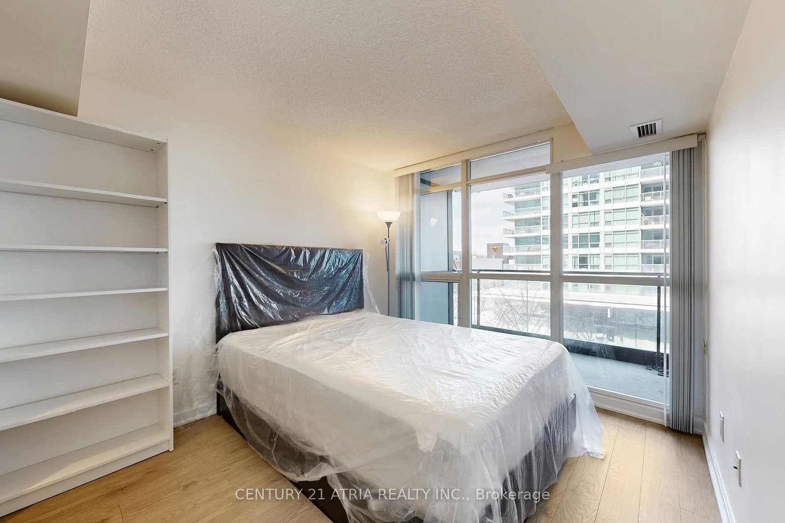 19 Singer Court, Unit 310 thumbnail 13