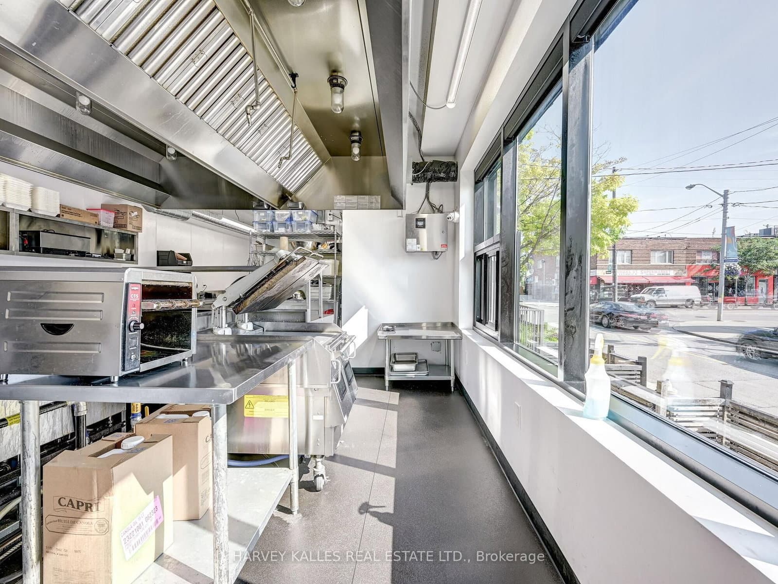 885 Dundas Street W thumbnail 14