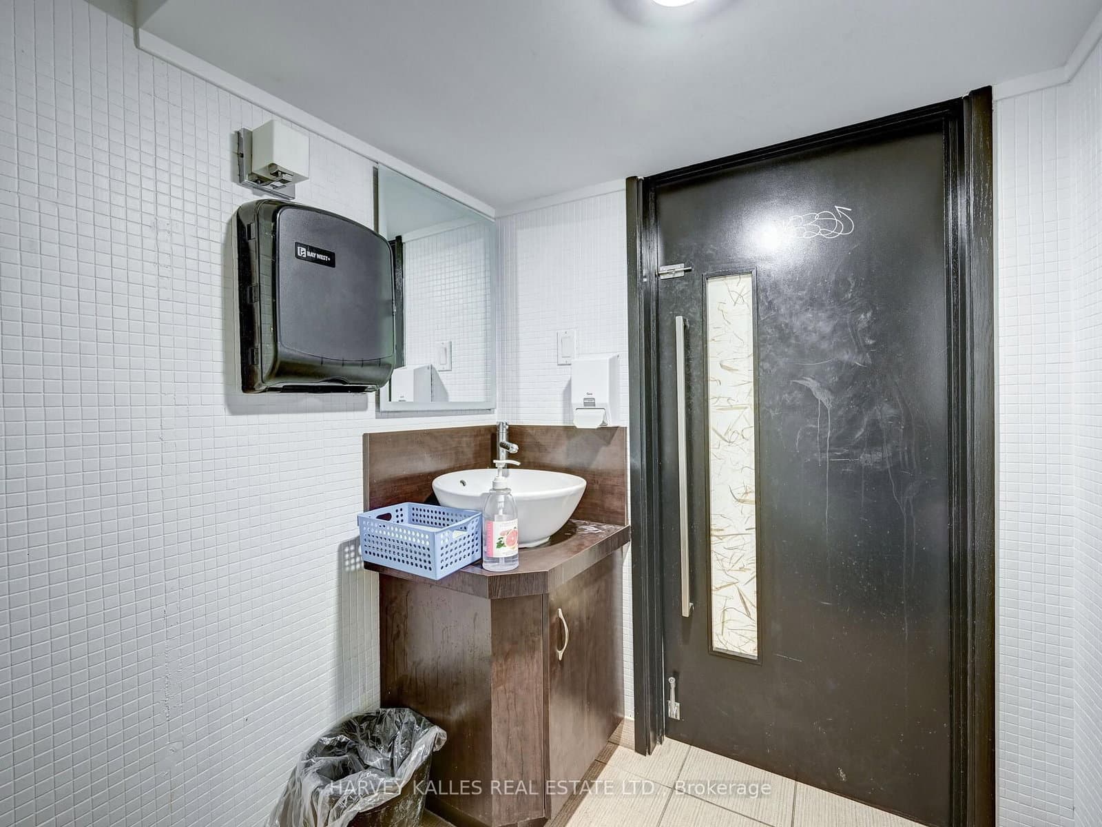 885 Dundas Street W thumbnail 16