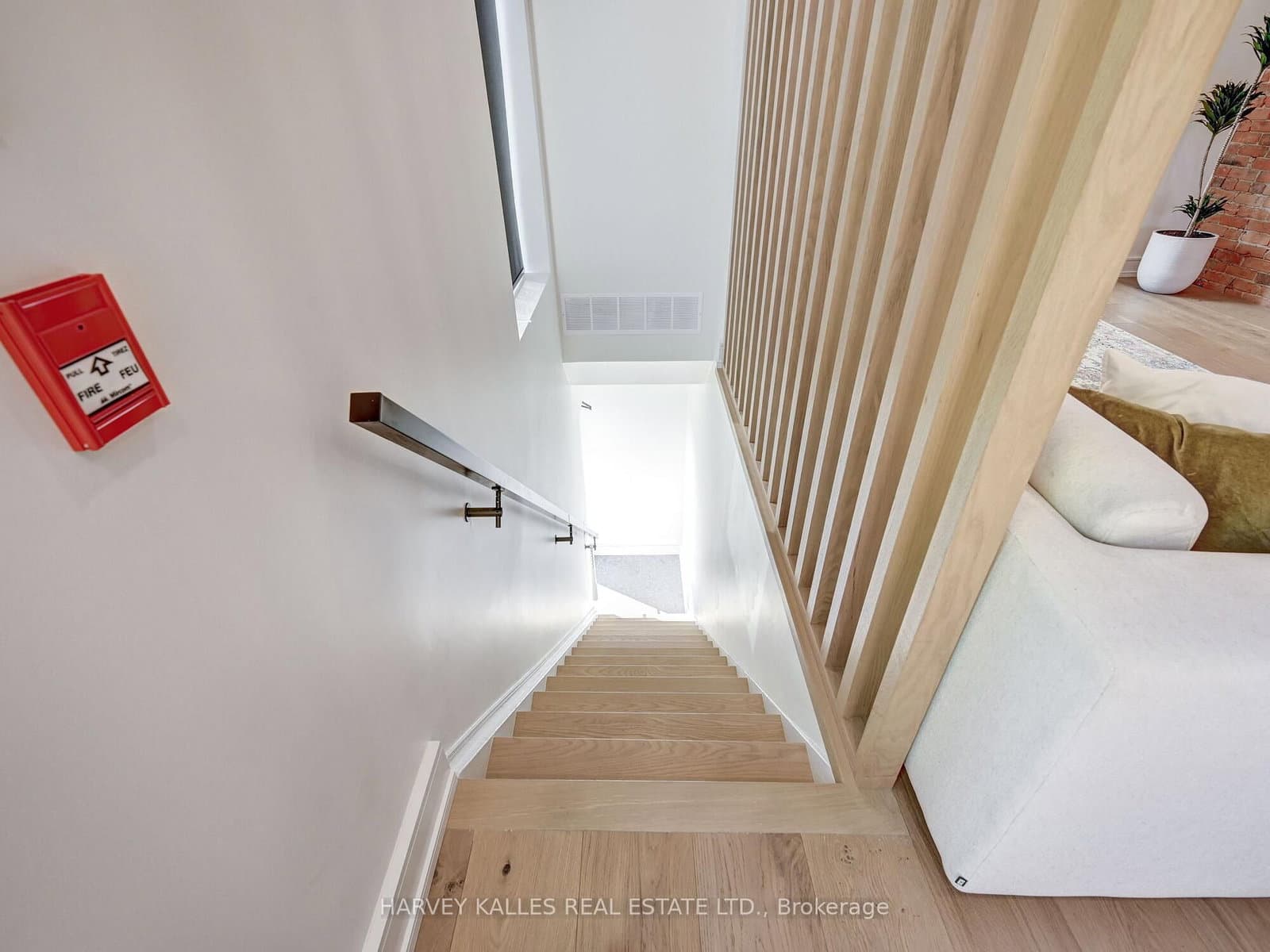 885 Dundas Street W thumbnail 18