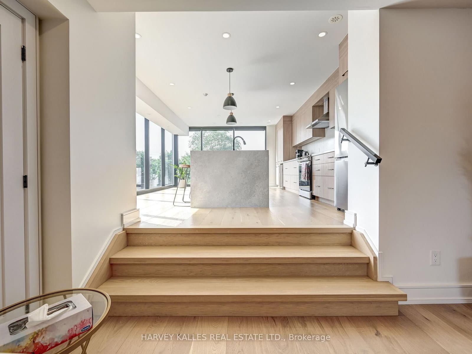 885 Dundas Street W thumbnail 22