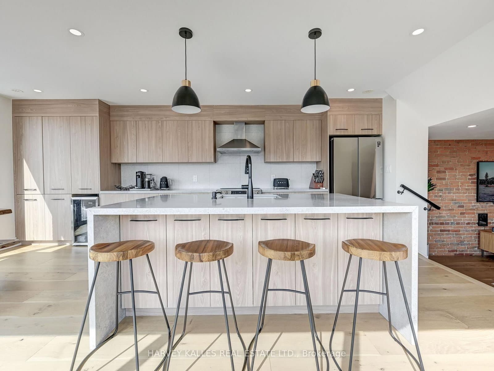 885 Dundas Street W thumbnail 24