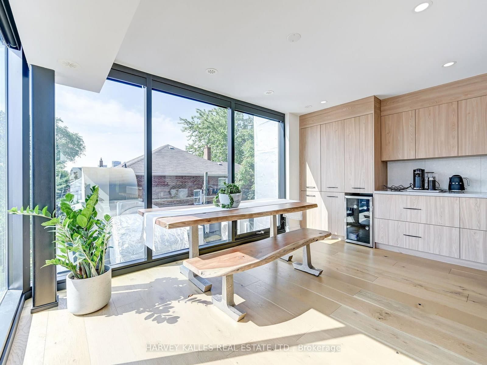 885 Dundas Street W thumbnail 26