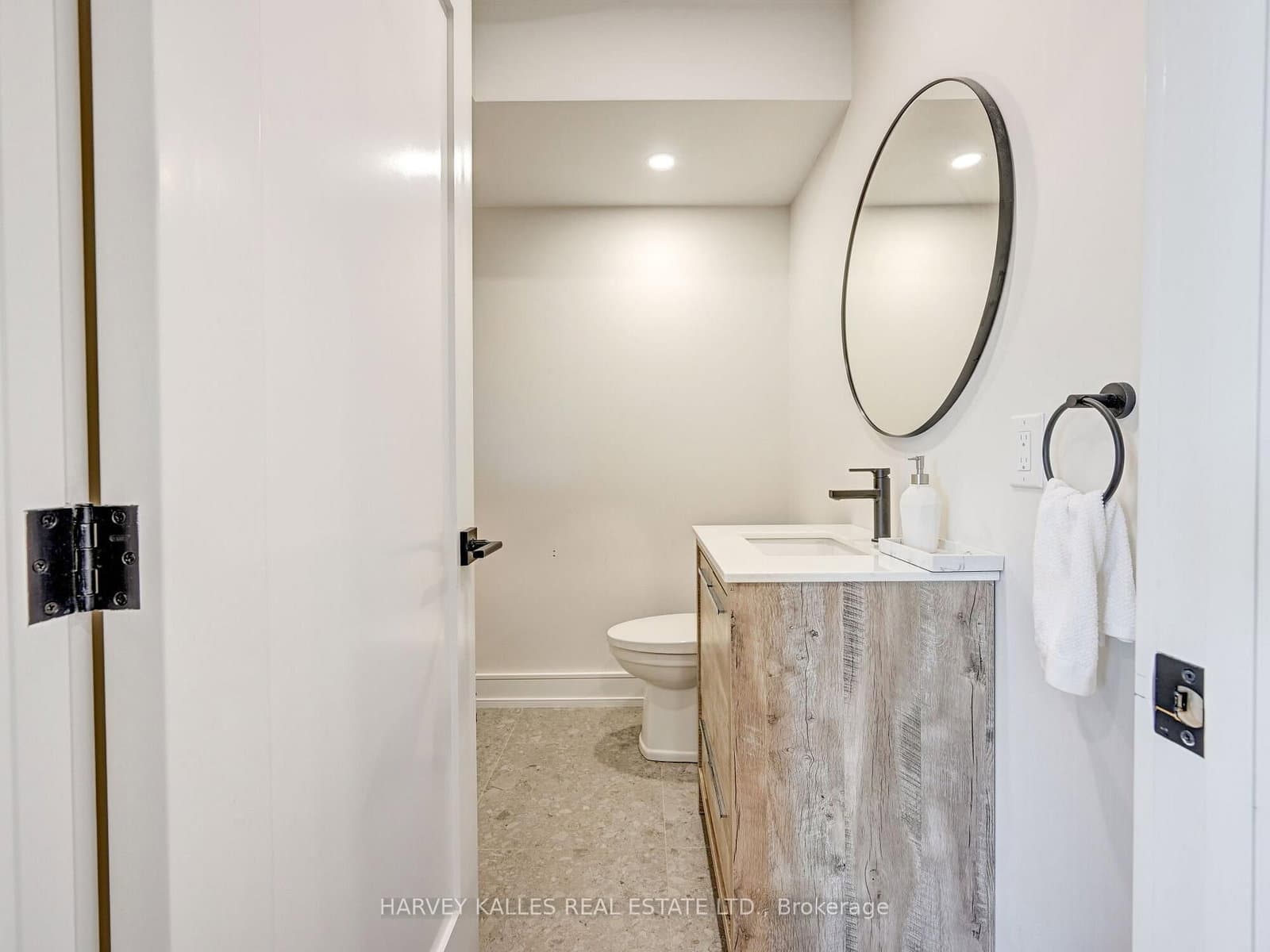 885 Dundas Street W thumbnail 28