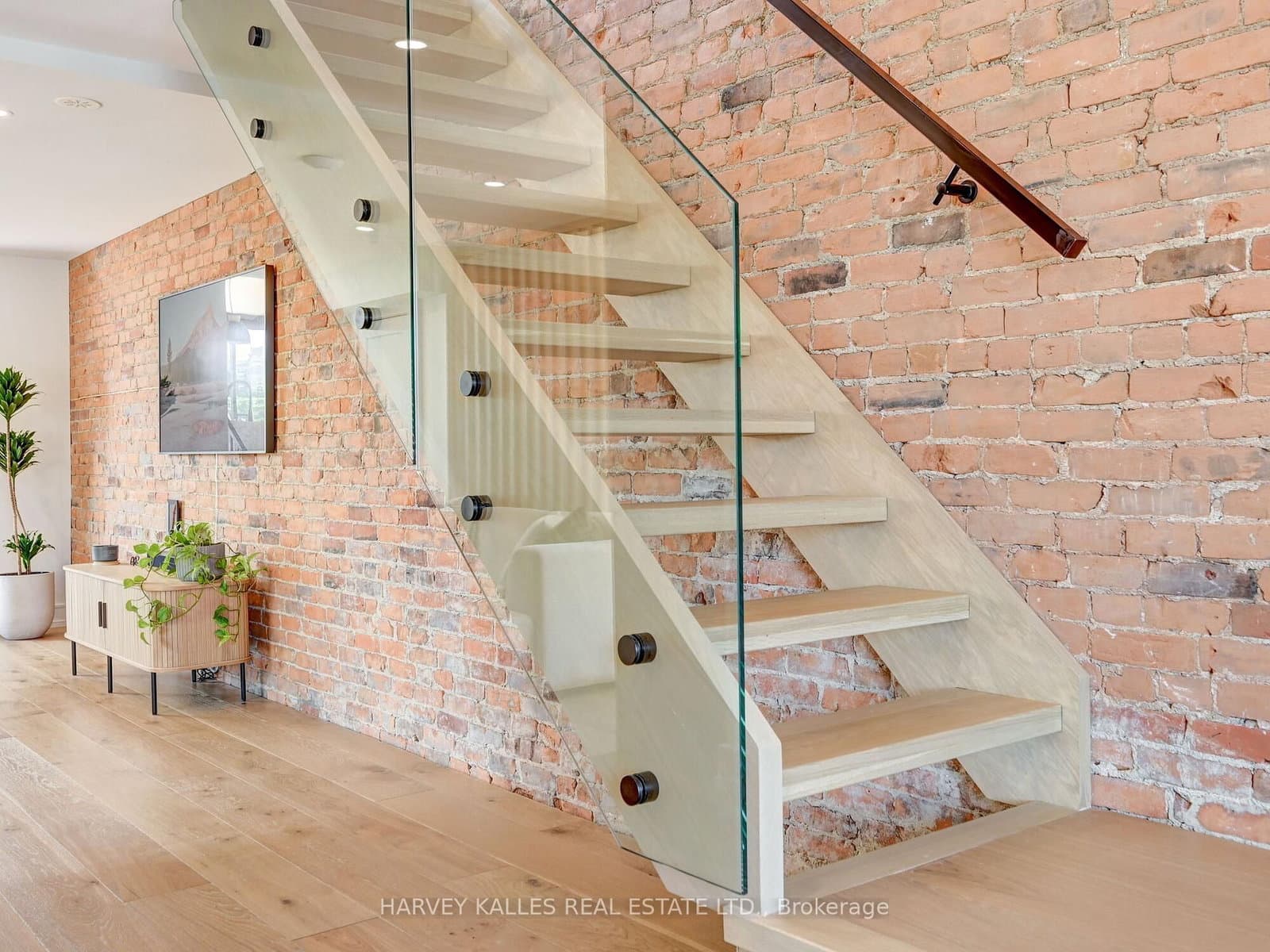 885 Dundas Street W thumbnail 29