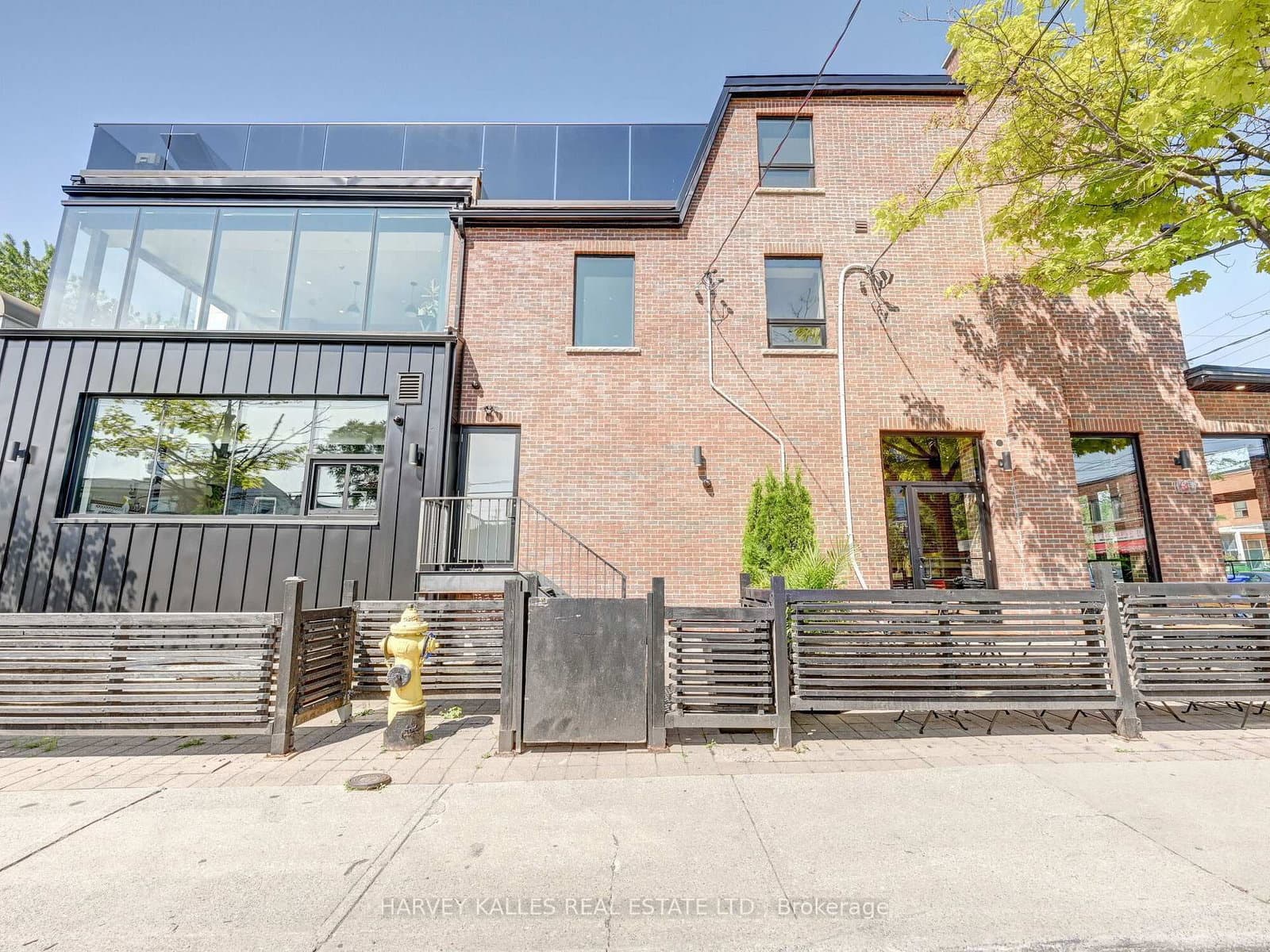 885 Dundas Street W thumbnail 3