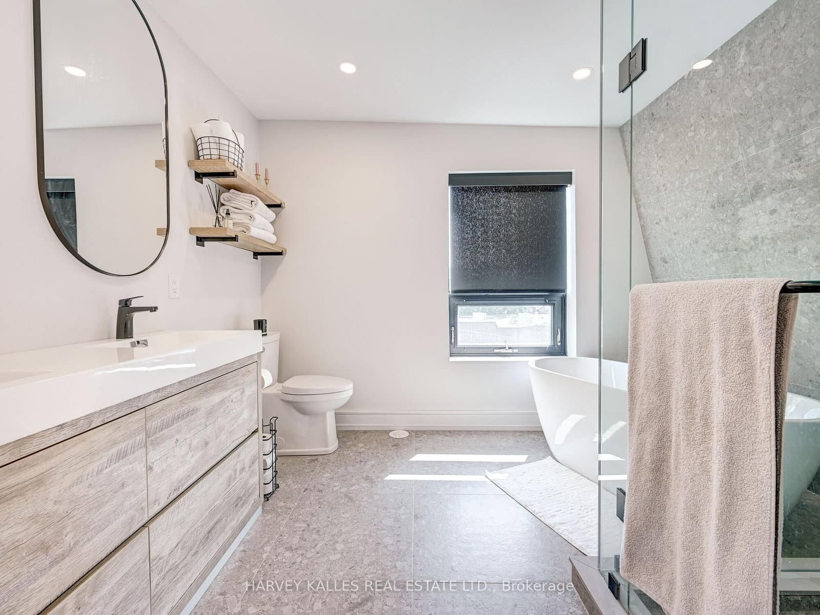 885 Dundas Street W thumbnail 31