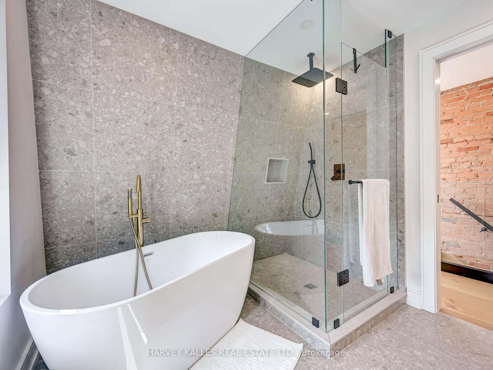 885 Dundas Street W thumbnail 32