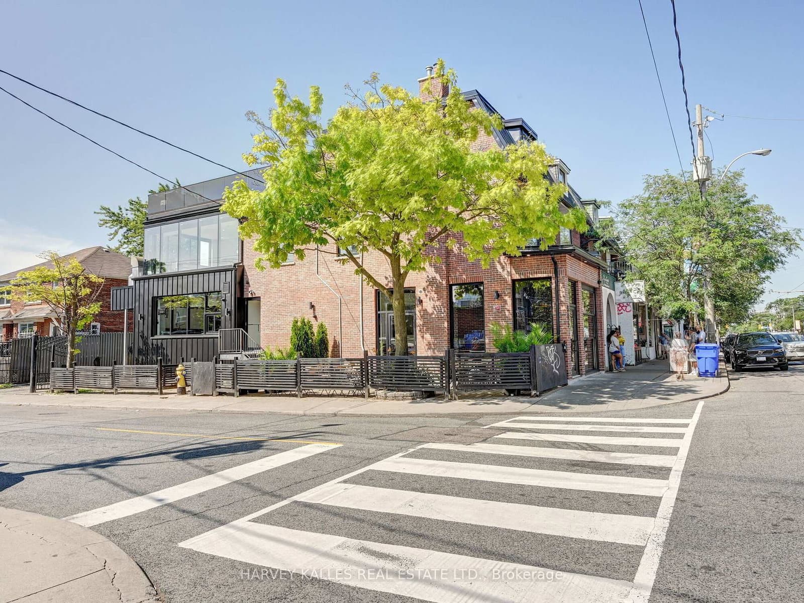 885 Dundas Street W thumbnail 4