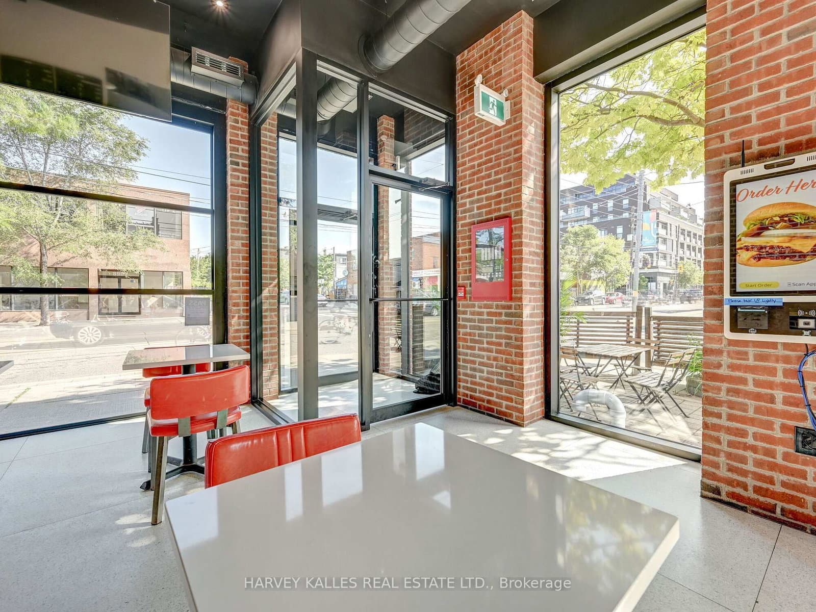 885 Dundas Street W thumbnail 6