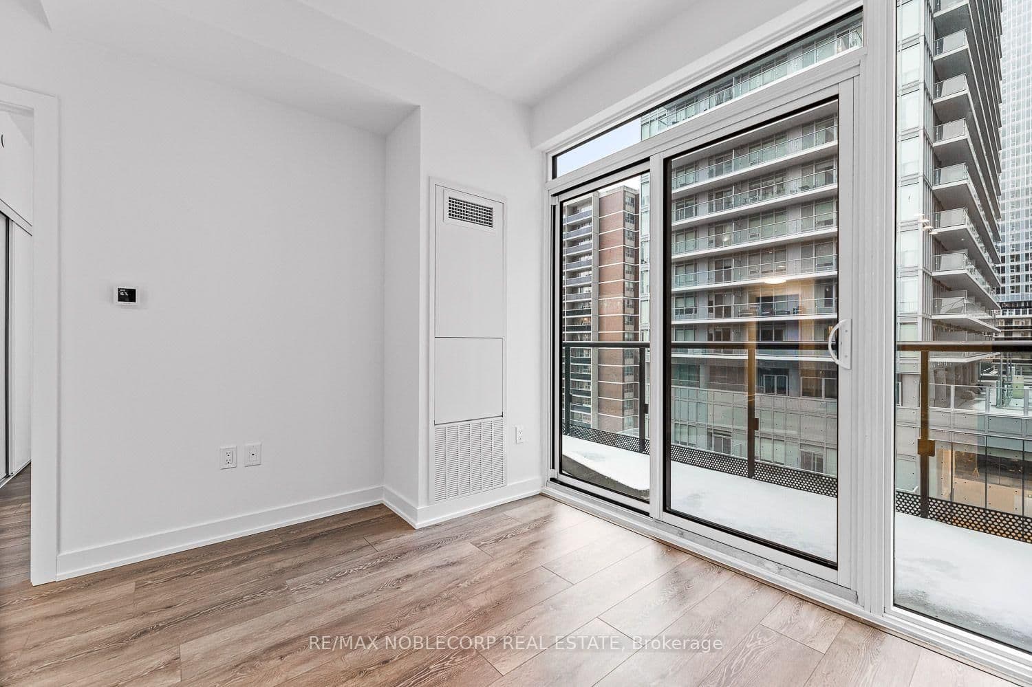 117 Broadway Avenue, Unit 817 thumbnail 13