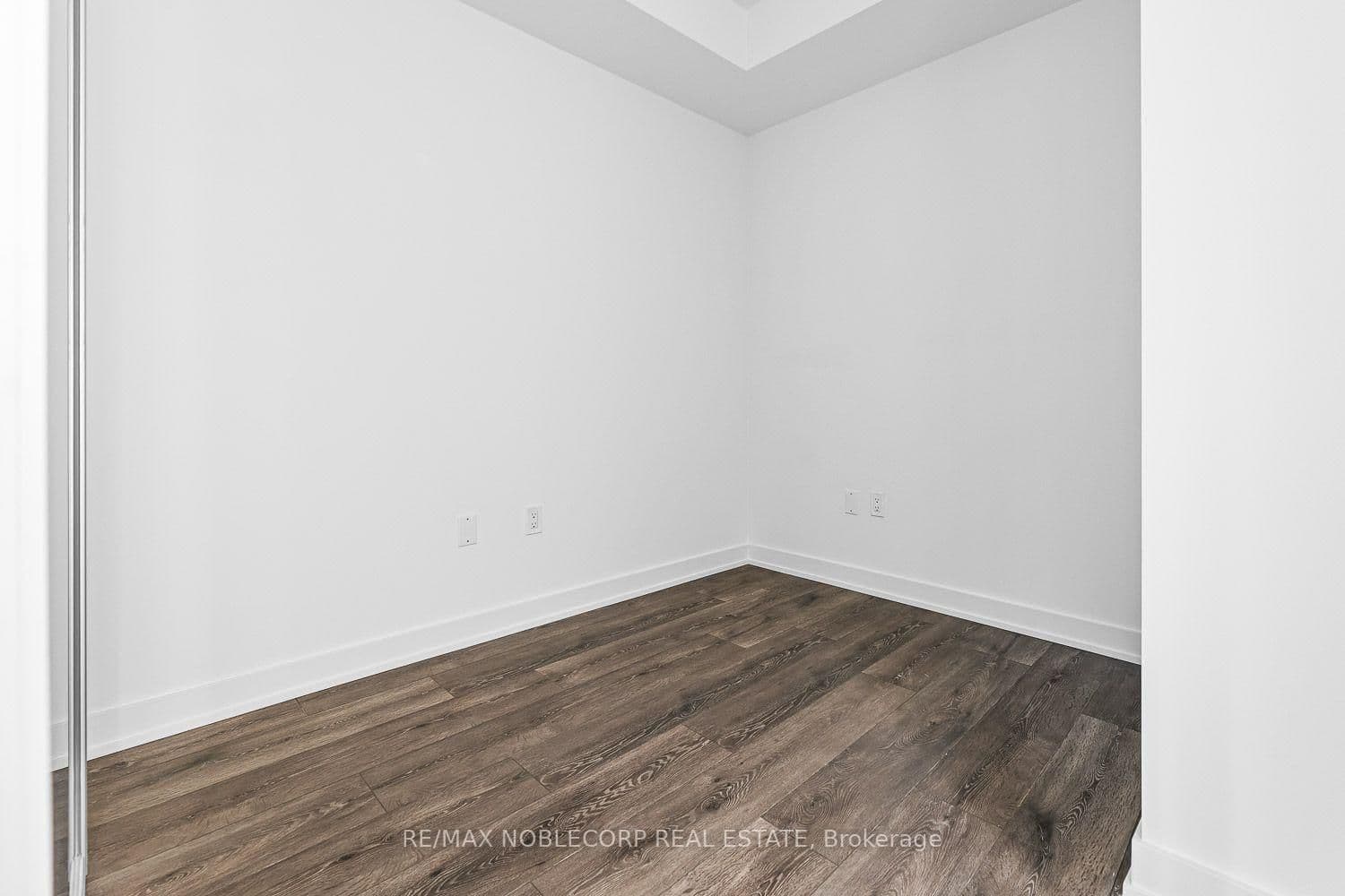 117 Broadway Avenue, Unit 817 thumbnail 9