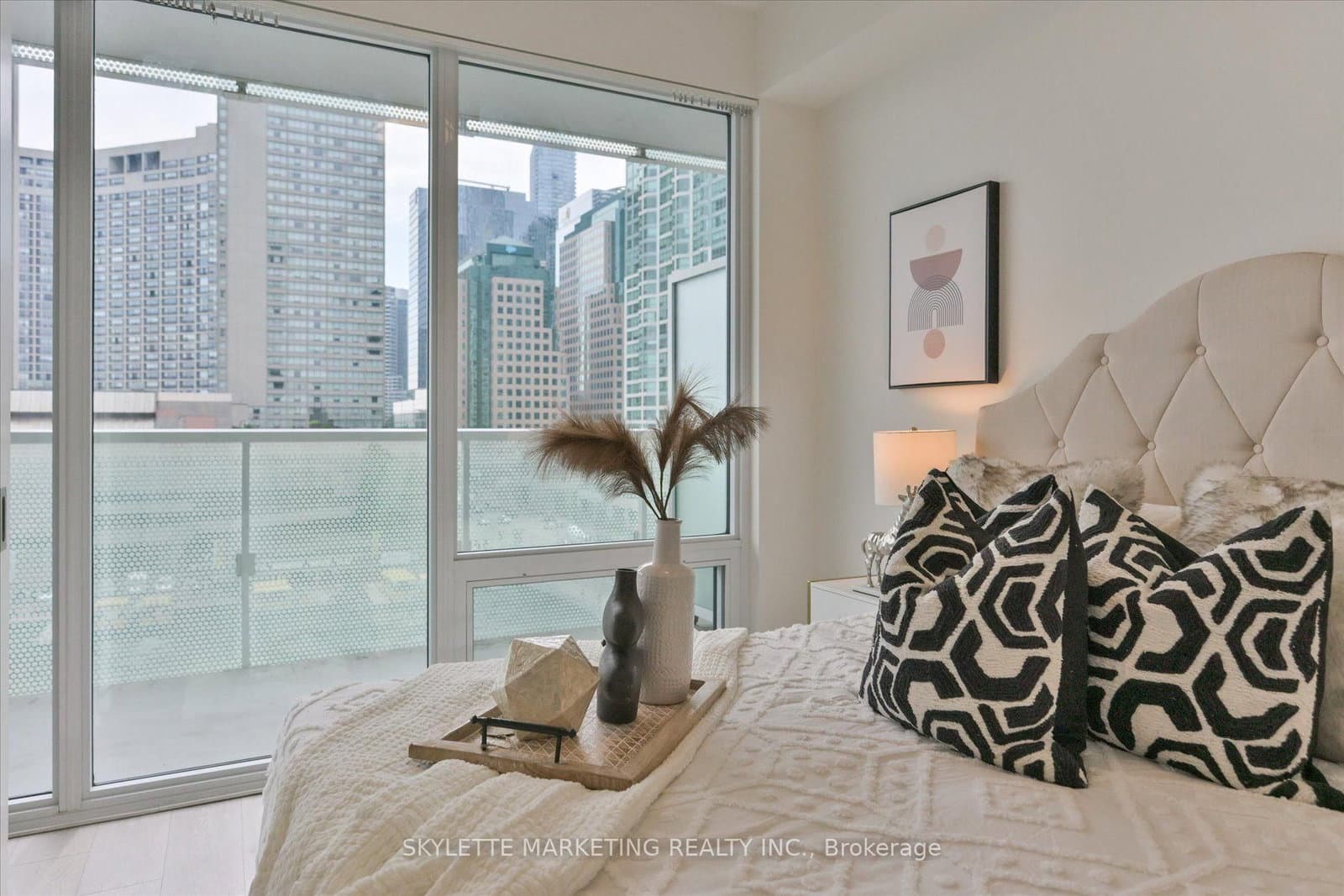 15 Queens Quay E, Unit 617 thumbnail 12