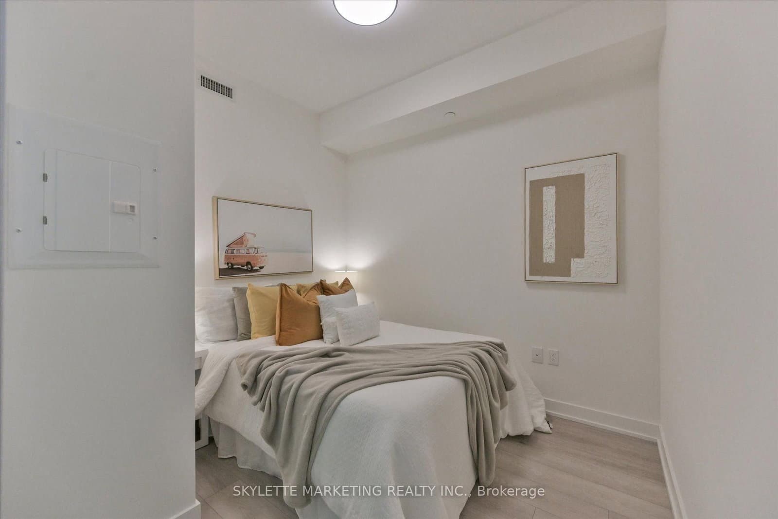 15 Queens Quay E, Unit 617 thumbnail 13