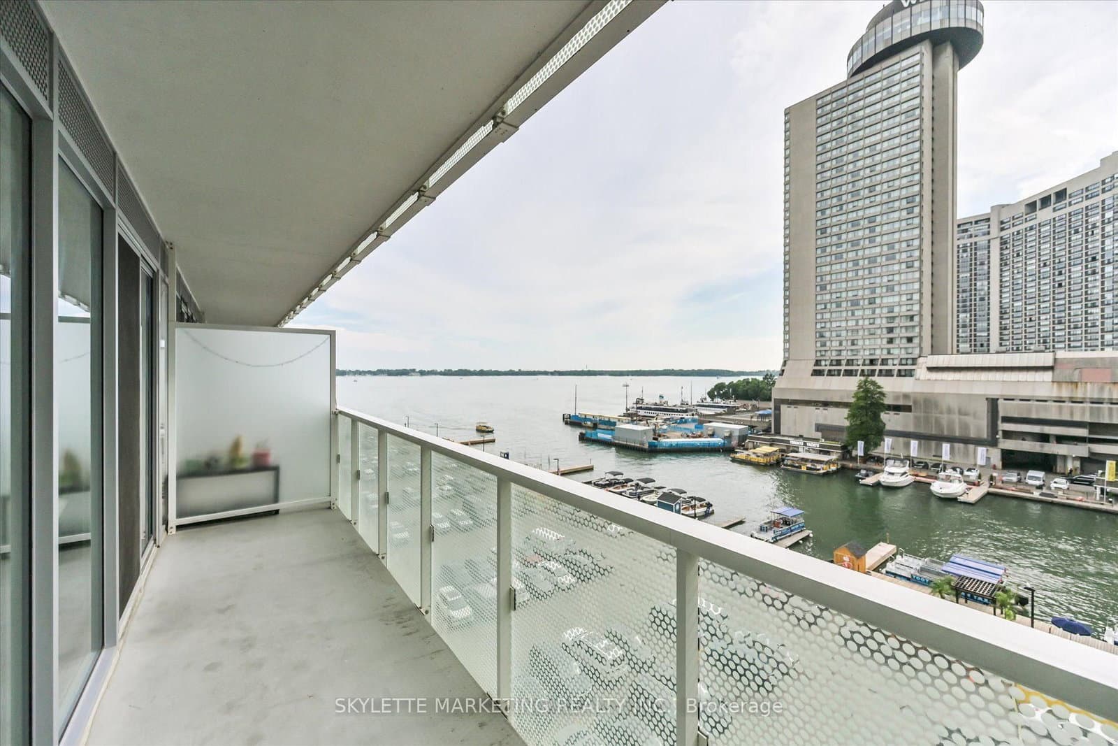 15 Queens Quay E, Unit 617 thumbnail 17