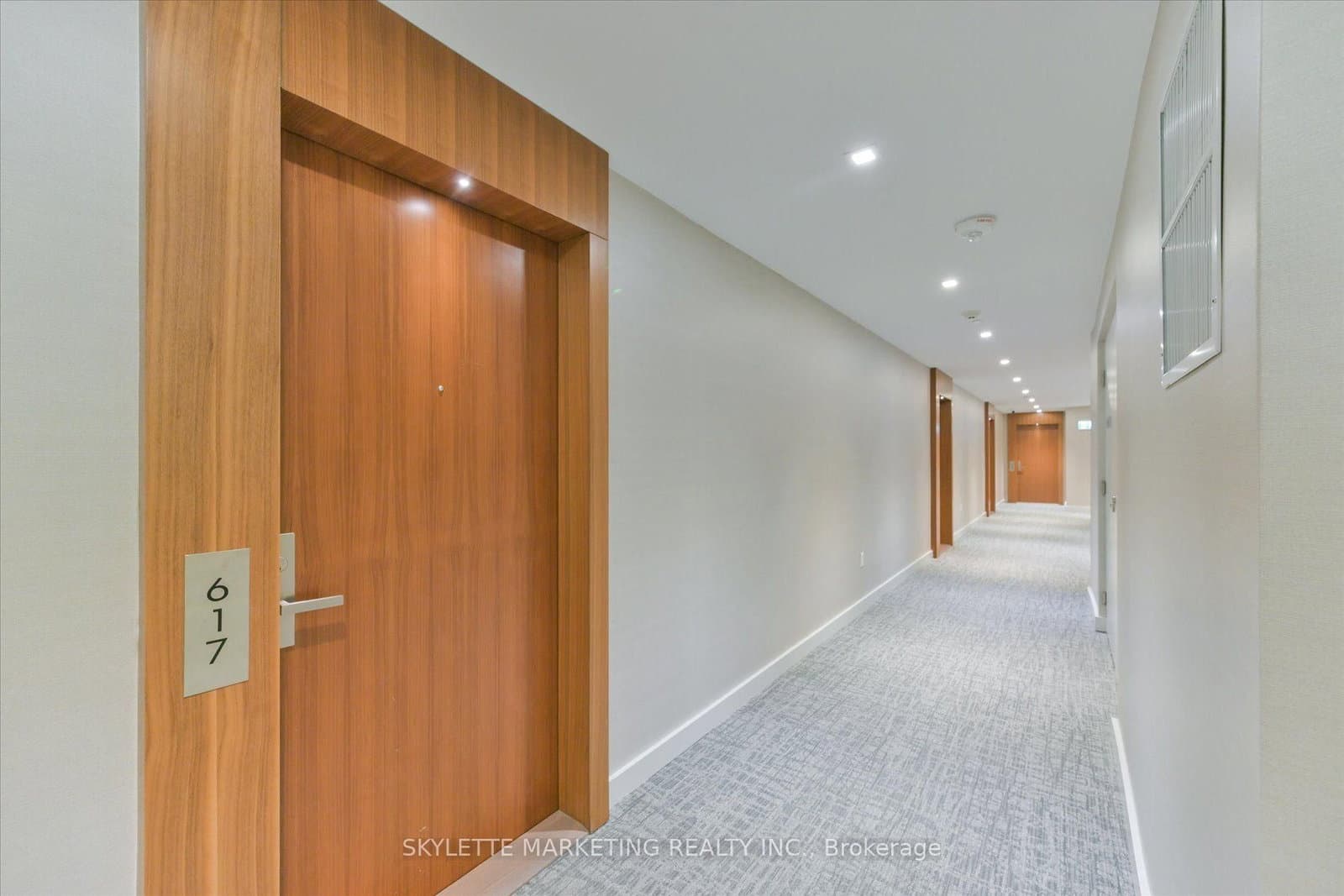 15 Queens Quay E, Unit 617 thumbnail 25