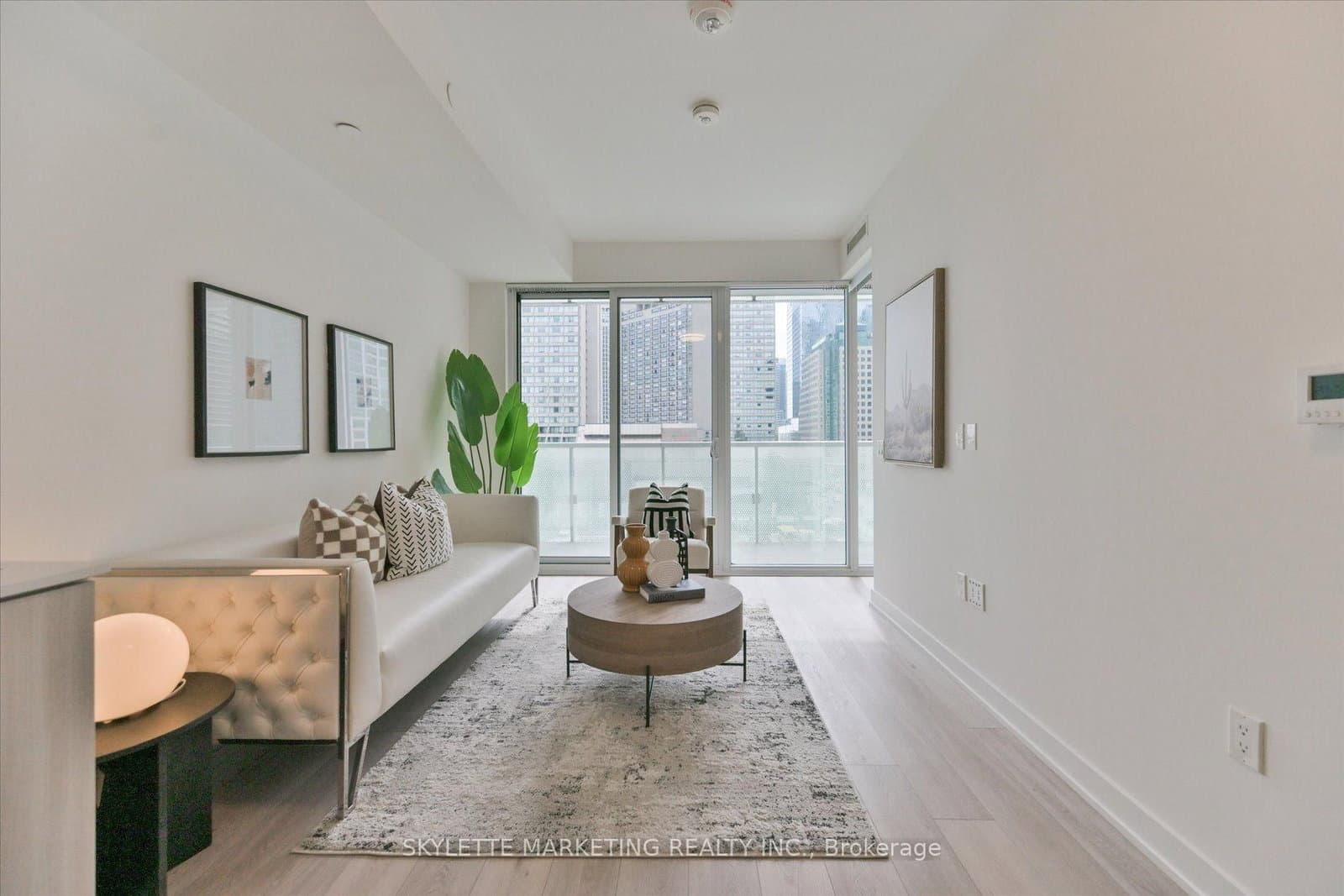 15 Queens Quay E, Unit 617 thumbnail 3