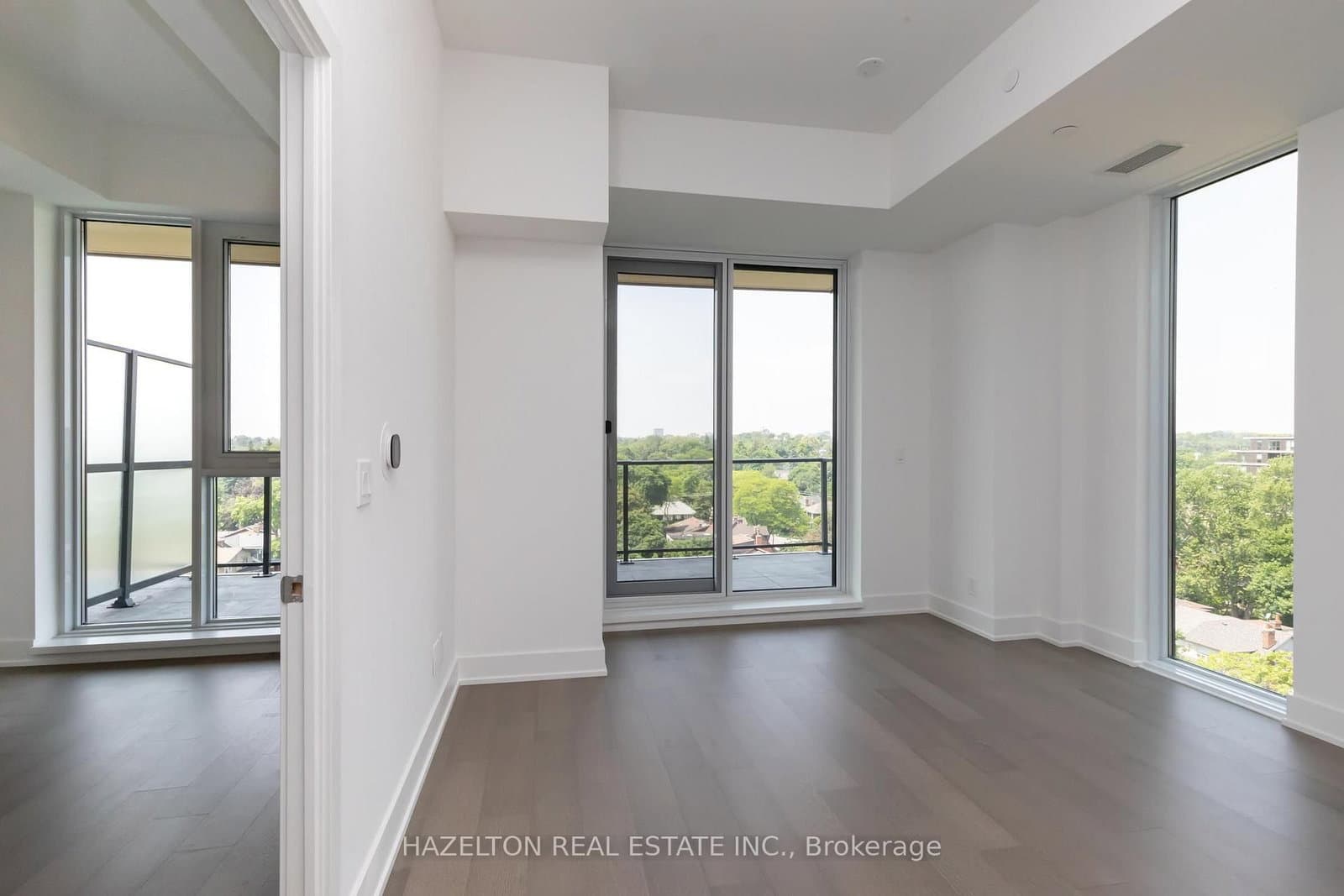 8 Manor Road W, Unit 904 thumbnail 16