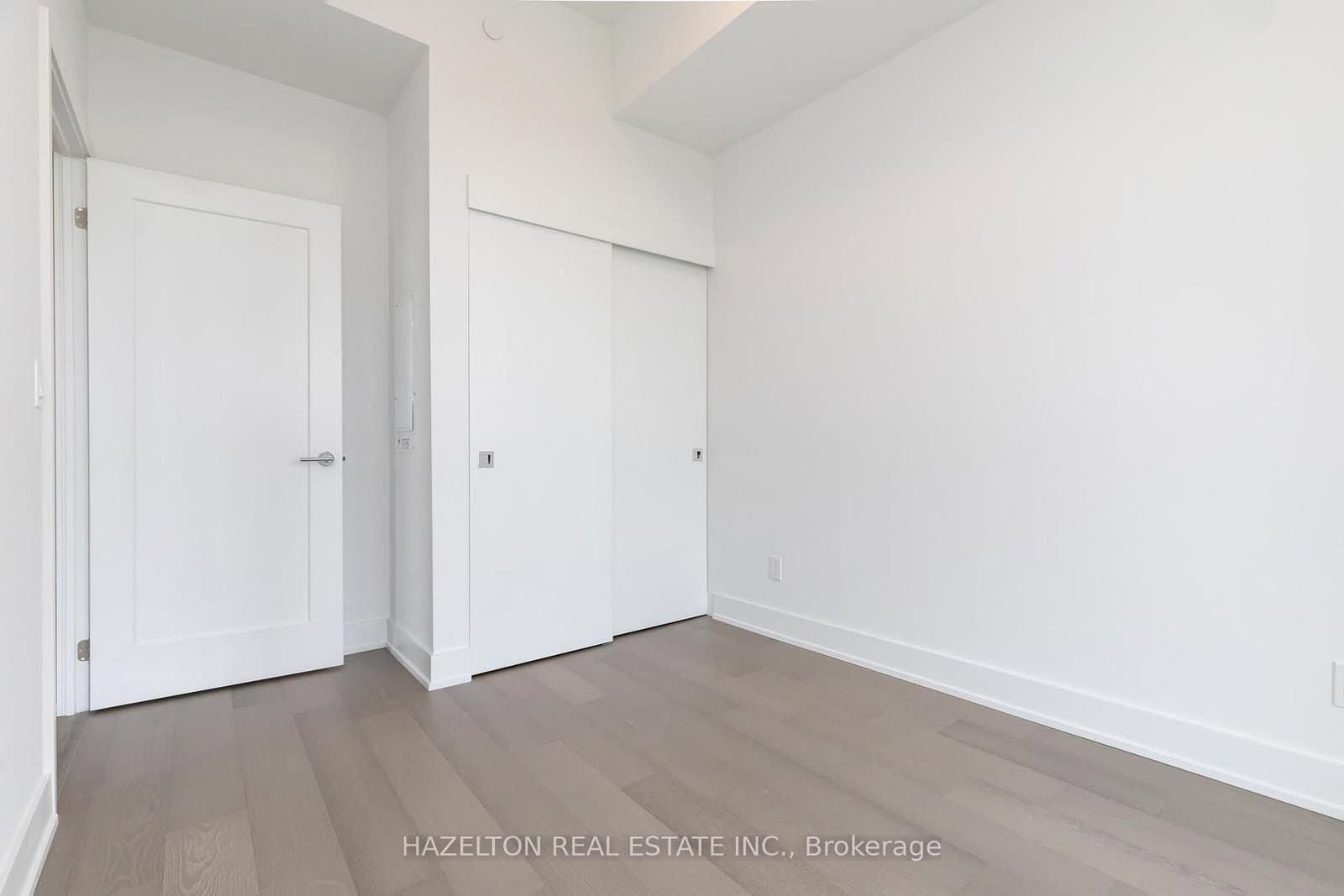 8 Manor Road W, Unit 904 thumbnail 20