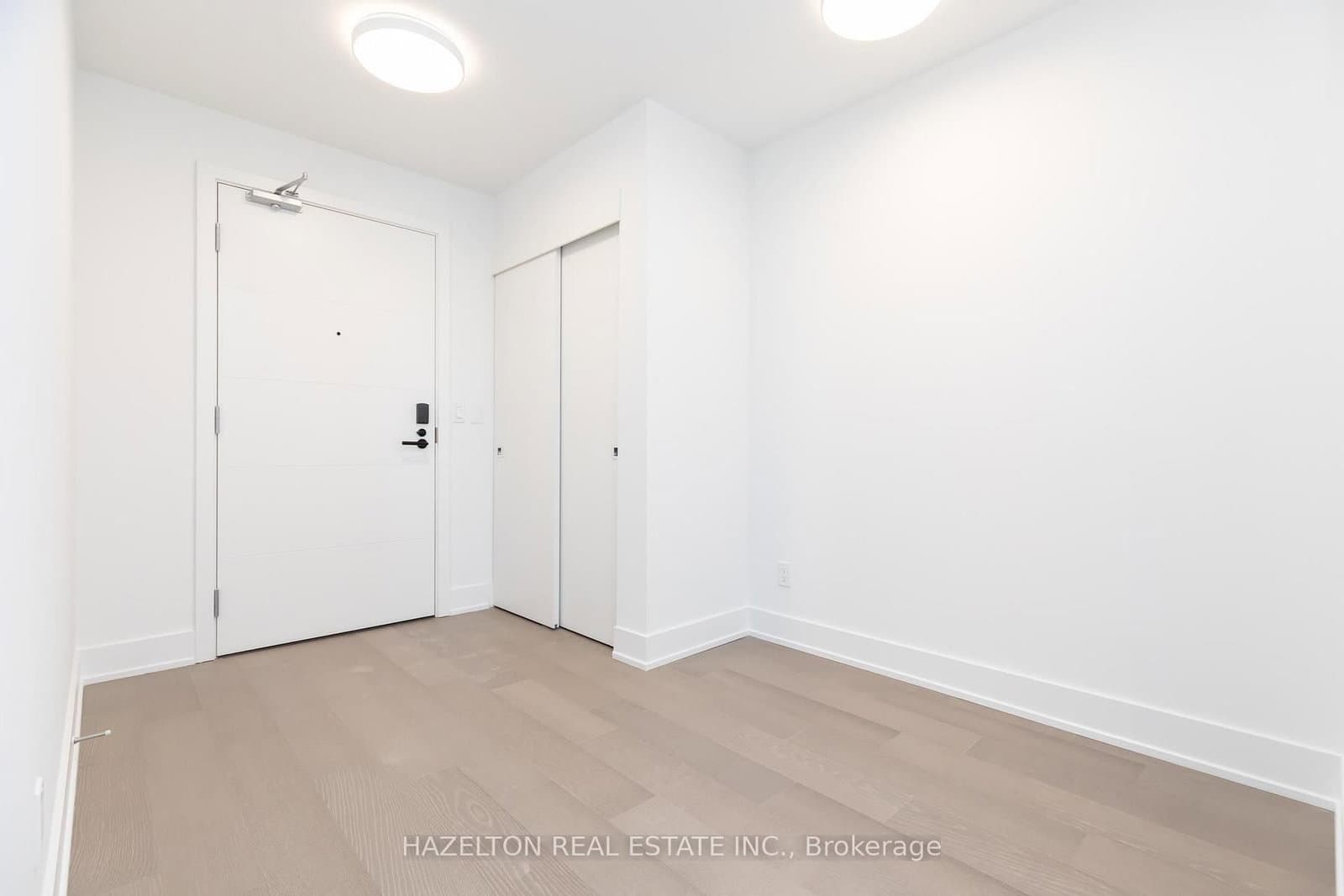 8 Manor Road W, Unit 904 thumbnail 22