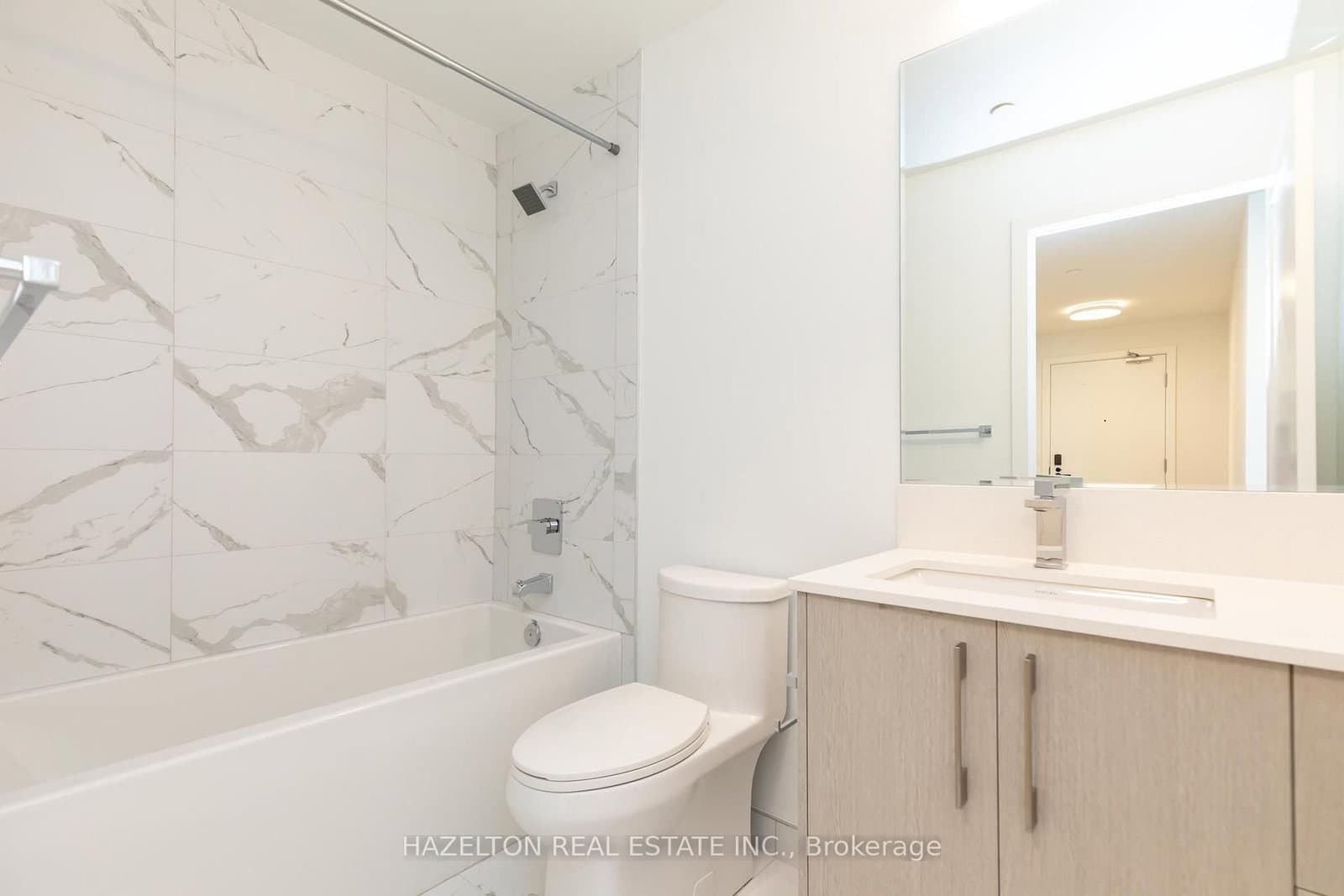 8 Manor Road W, Unit 904 thumbnail 23