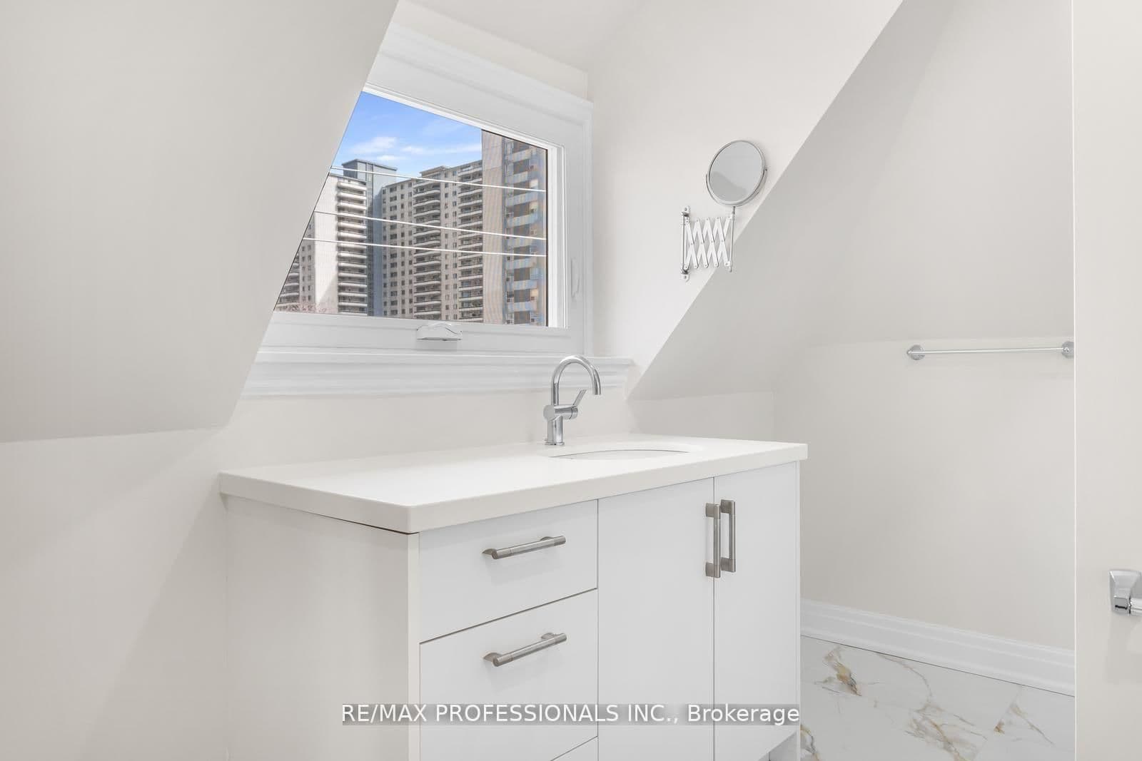 253 Wellesley Street E, Unit C thumbnail 28