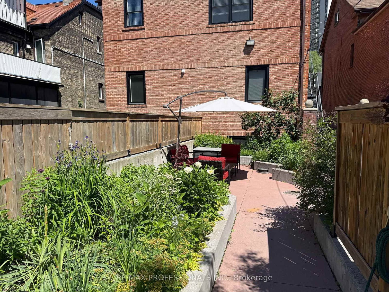 253 Wellesley Street E, Unit C thumbnail 32