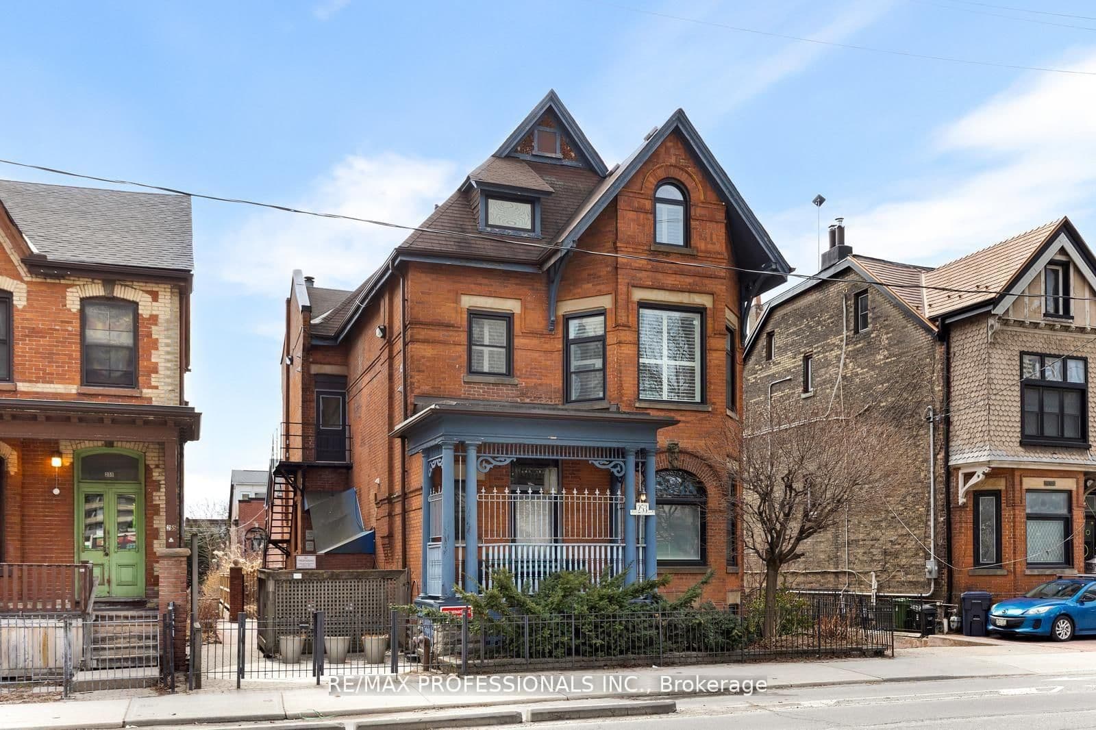253 Wellesley Street E, Unit C thumbnail 34