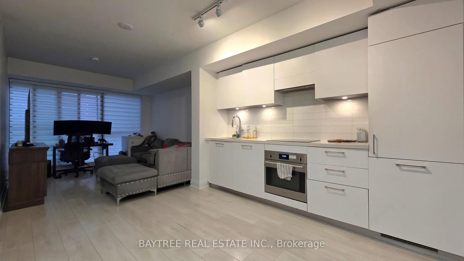 33 Frederick Todd Way, Unit 402 thumbnail 2