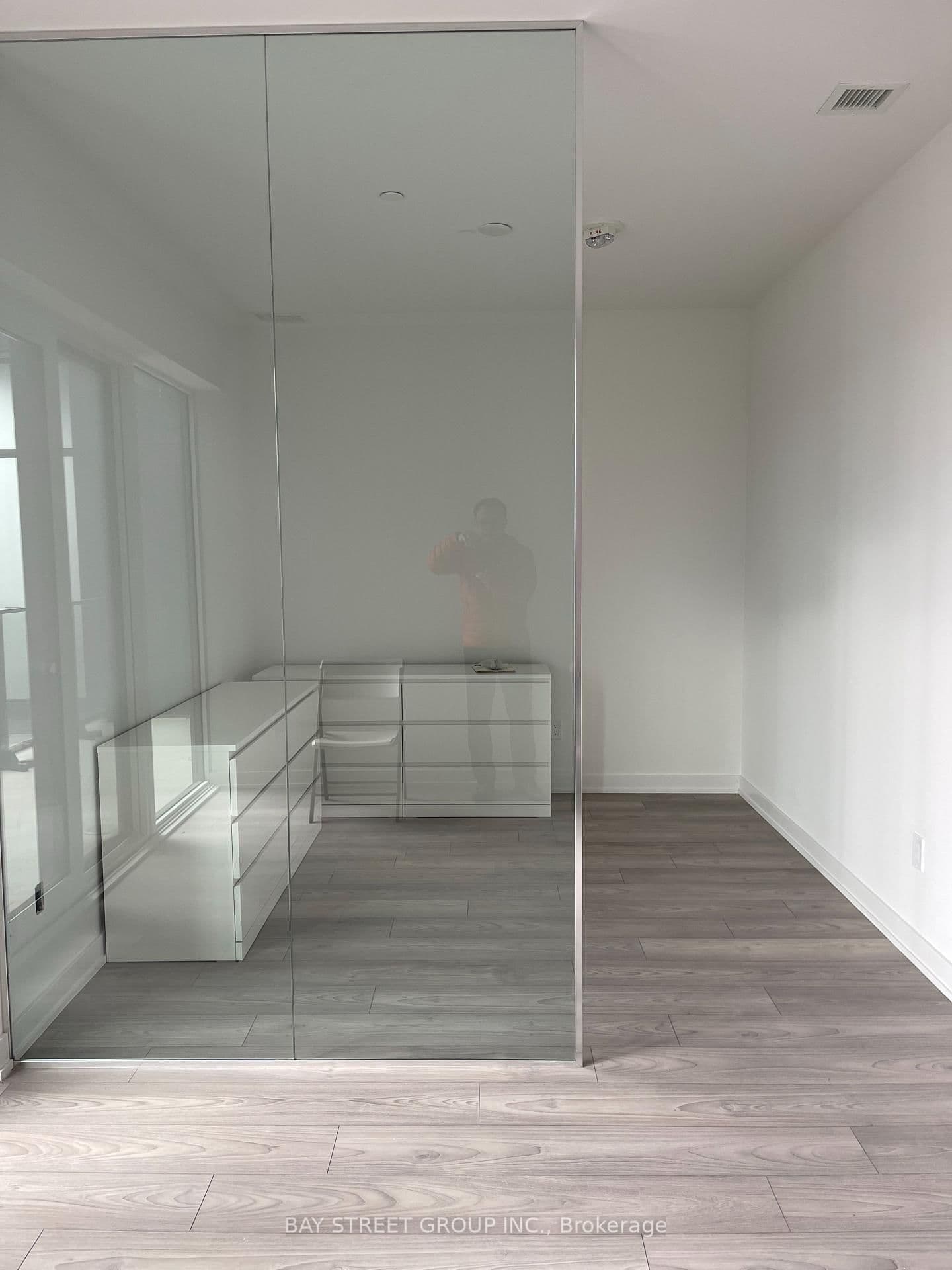 8 Tippett Road, Unit 1010 thumbnail 4