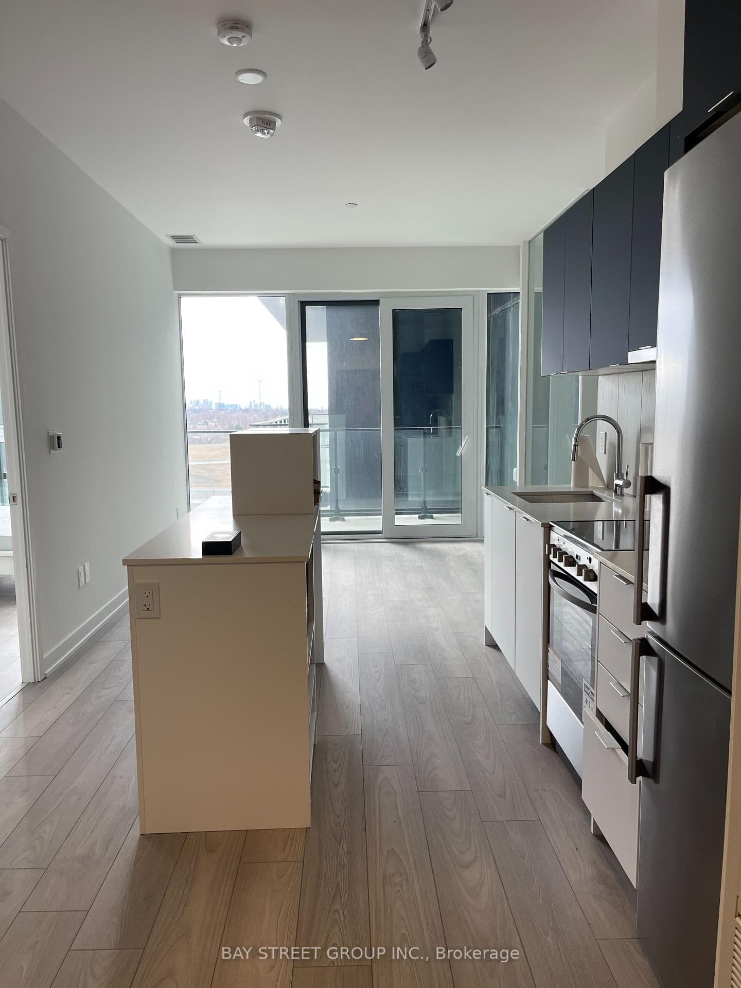 8 Tippett Road, Unit 1010 thumbnail 5