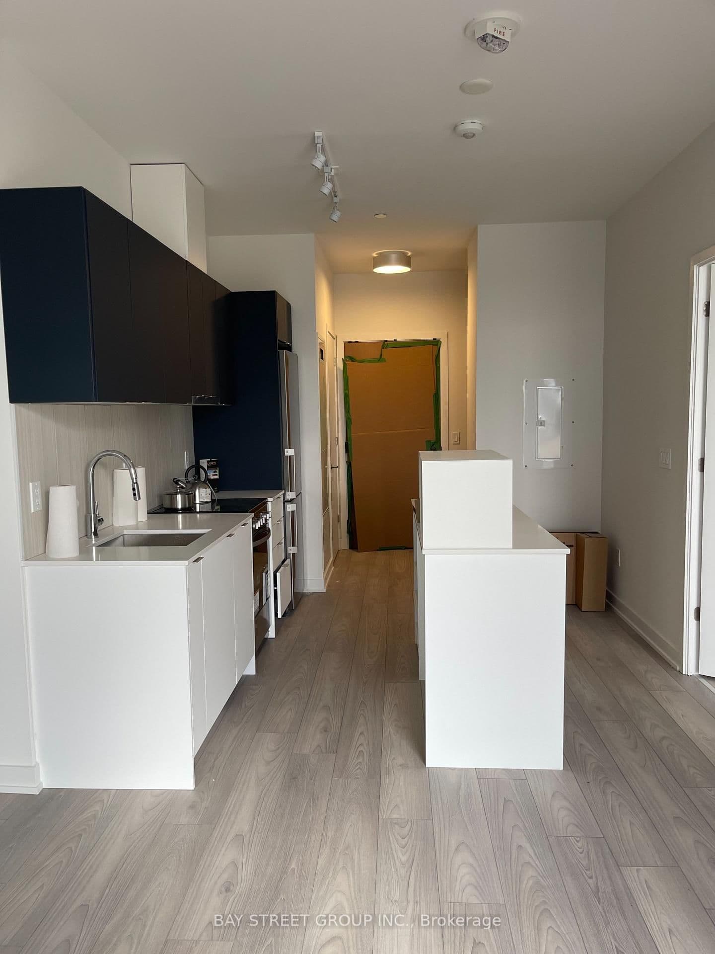 8 Tippett Road, Unit 1010 thumbnail 7