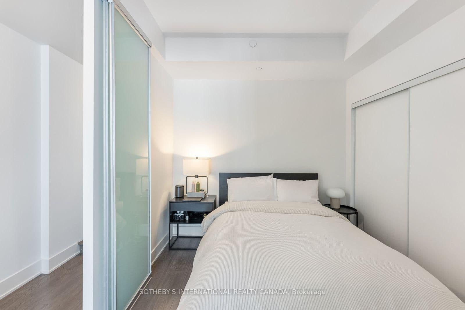 508 Wellington Street W, Unit 901 thumbnail 10