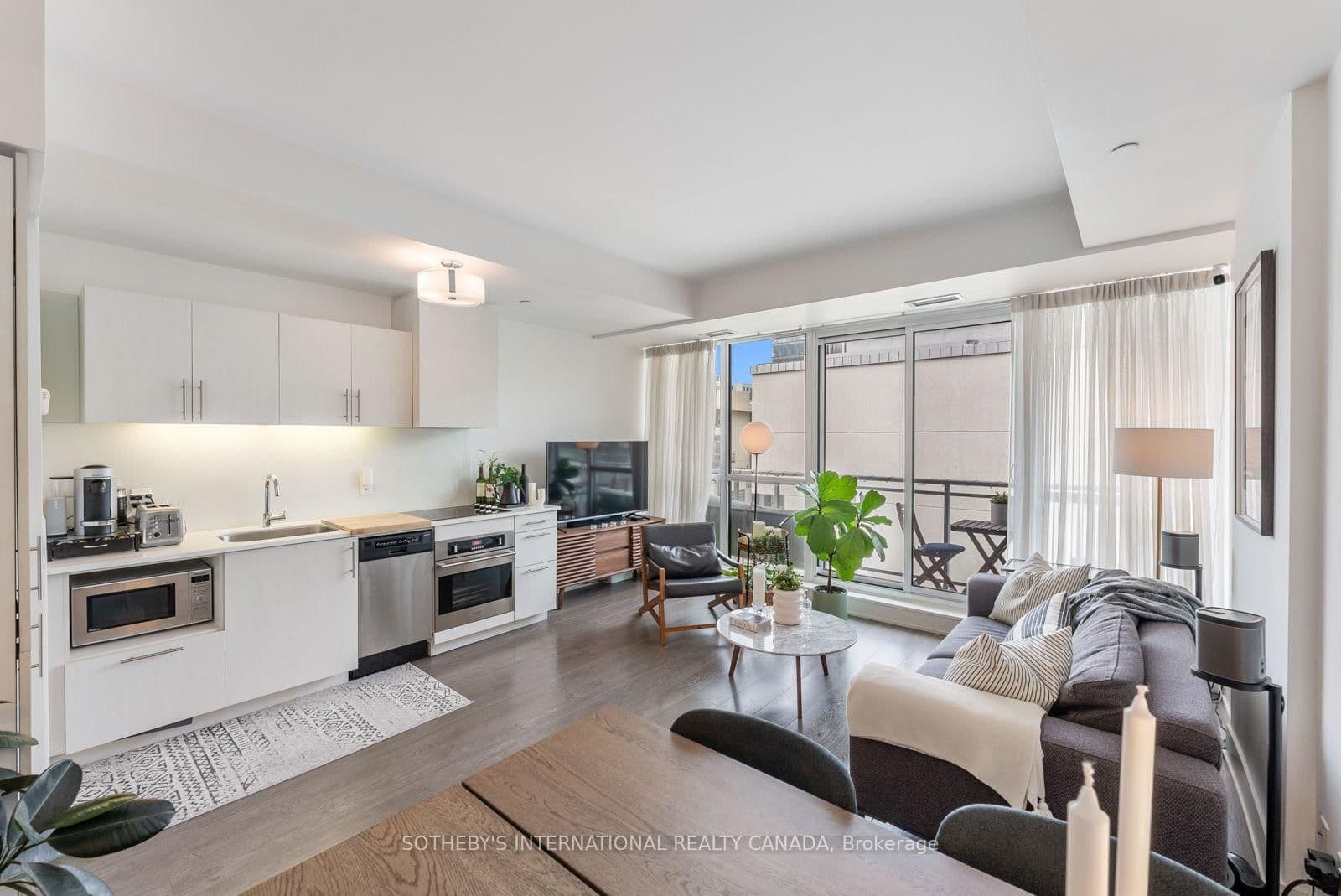 508 Wellington Street W, Unit 901 thumbnail 15