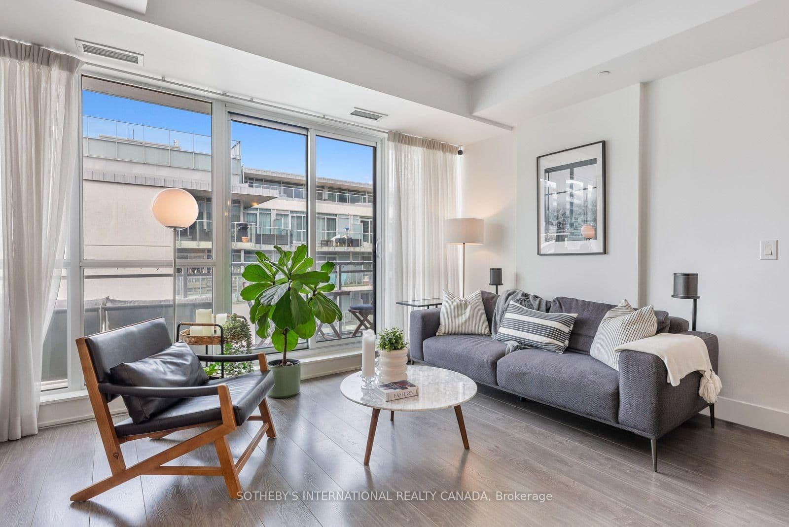 508 Wellington Street W, Unit 901 thumbnail 17